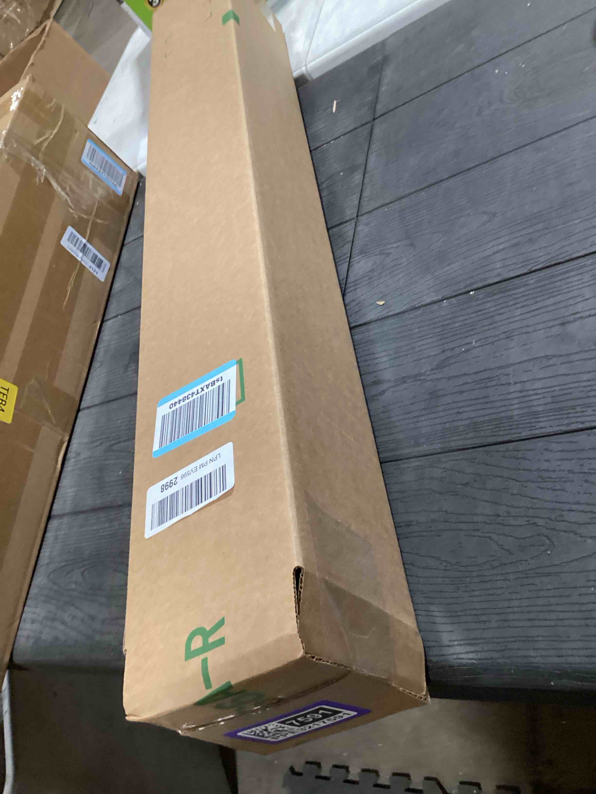 Condition photo showing Good Condition for Black Wall Corner Protector, 4Pcs, Length 35.4in, Width 0.79in - Self Adhesive Metal Corner Protector for Aluminum Trim molding, Cabinet Edge Guard, Easy to Install Length 35.4in, Width 0.79in Black 4