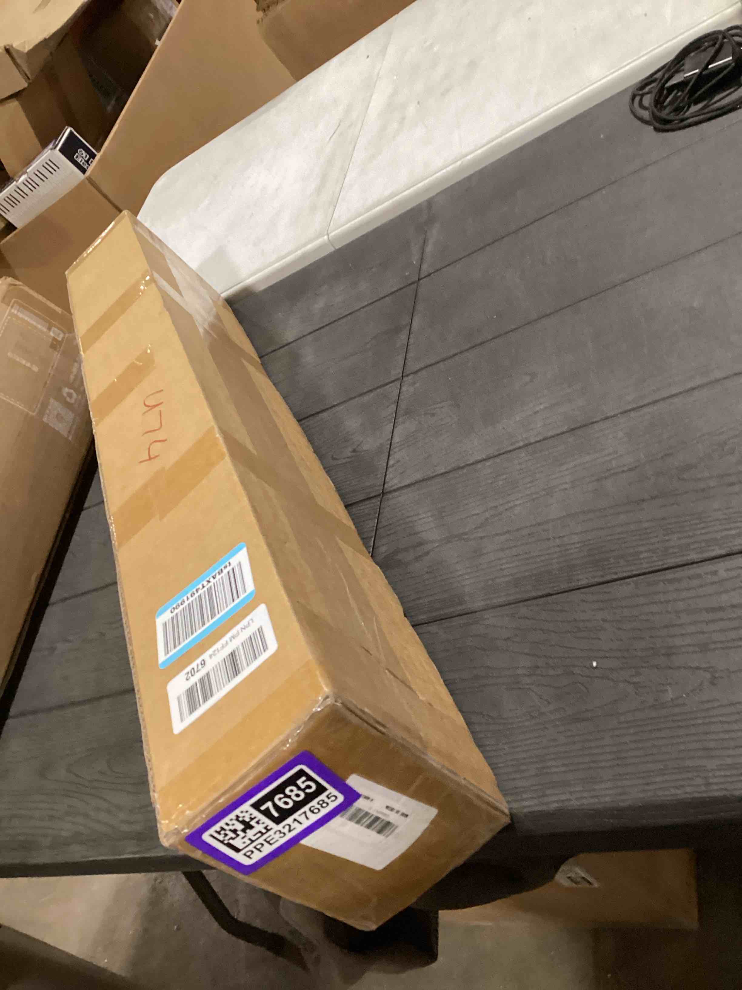 Condition photo showing Good Condition for Tuyoung 300lbs Lockable Roof Rack Cross Bars Compatible with Toyota 4Runner 2010-2024 with Side ROOF Rails, Heavy Duty Aluminum Roof Crossbars Rooftop Luggage Kayak Racks Carrier Black