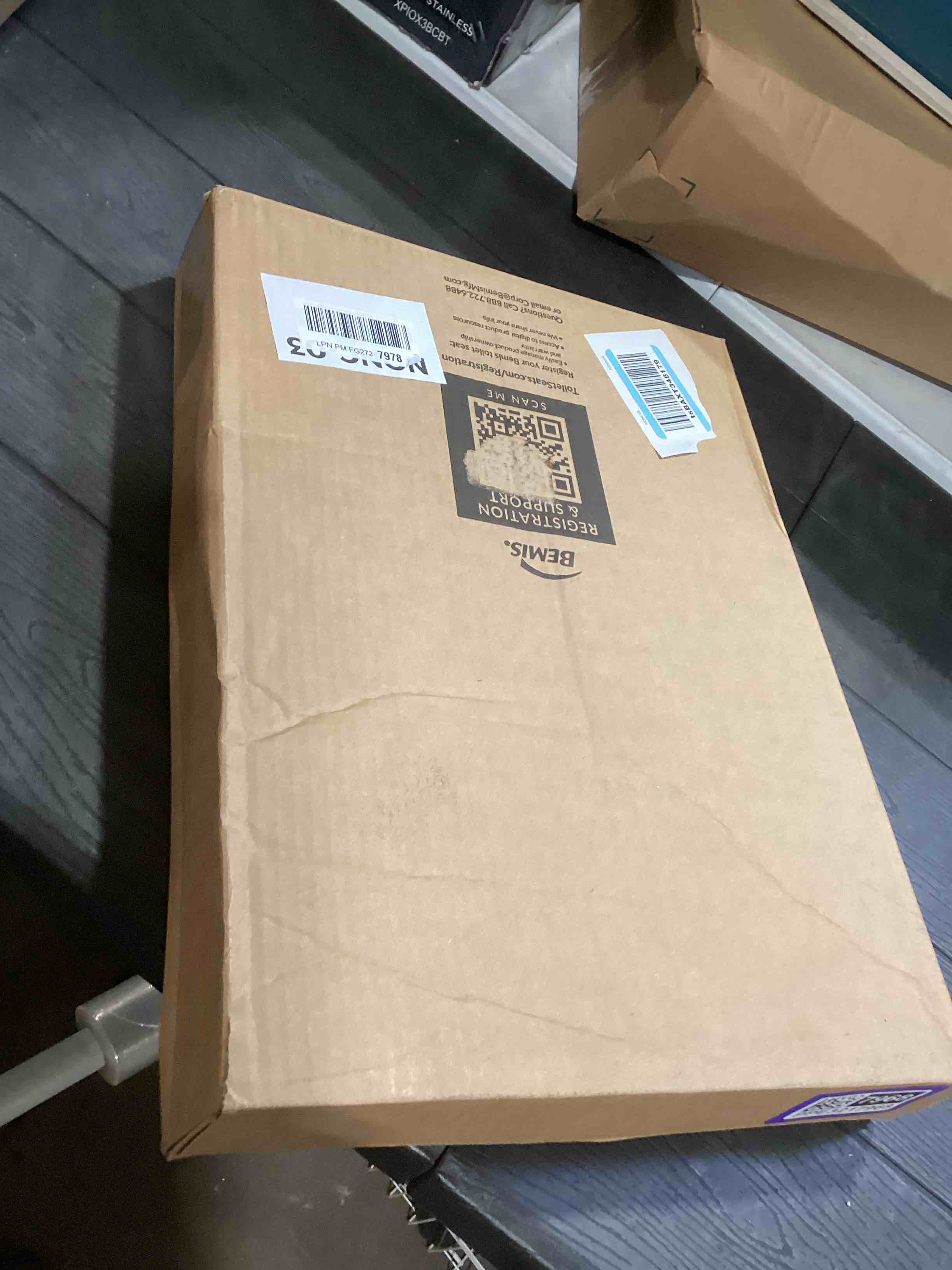 Condition photo showing Good Condition for Mayfair Bennett Toilet Seat with Matte Black Hinges, Slow Close Wood Seat, Secure Metal Hinges, Easy Install, Made in USA, Elongated, White Elongated Matte Black