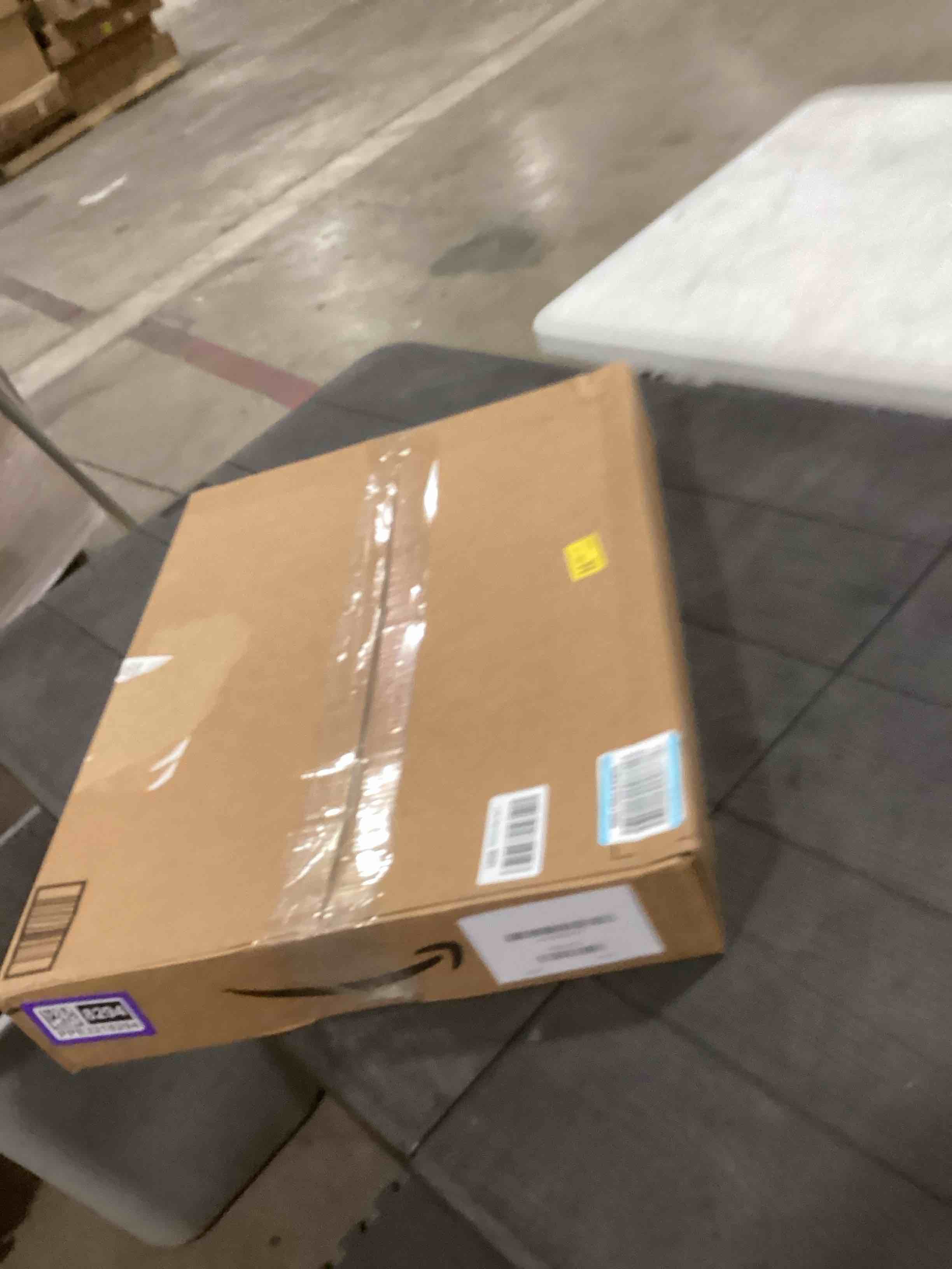 Condition photo showing Good Condition for Christmas Cat Scratcher House, Cat Cardboard House Easy to Assemble Durable and Spacious Includes Christmas Cover and Cat Claw Board for Indoor and Outdoor Use