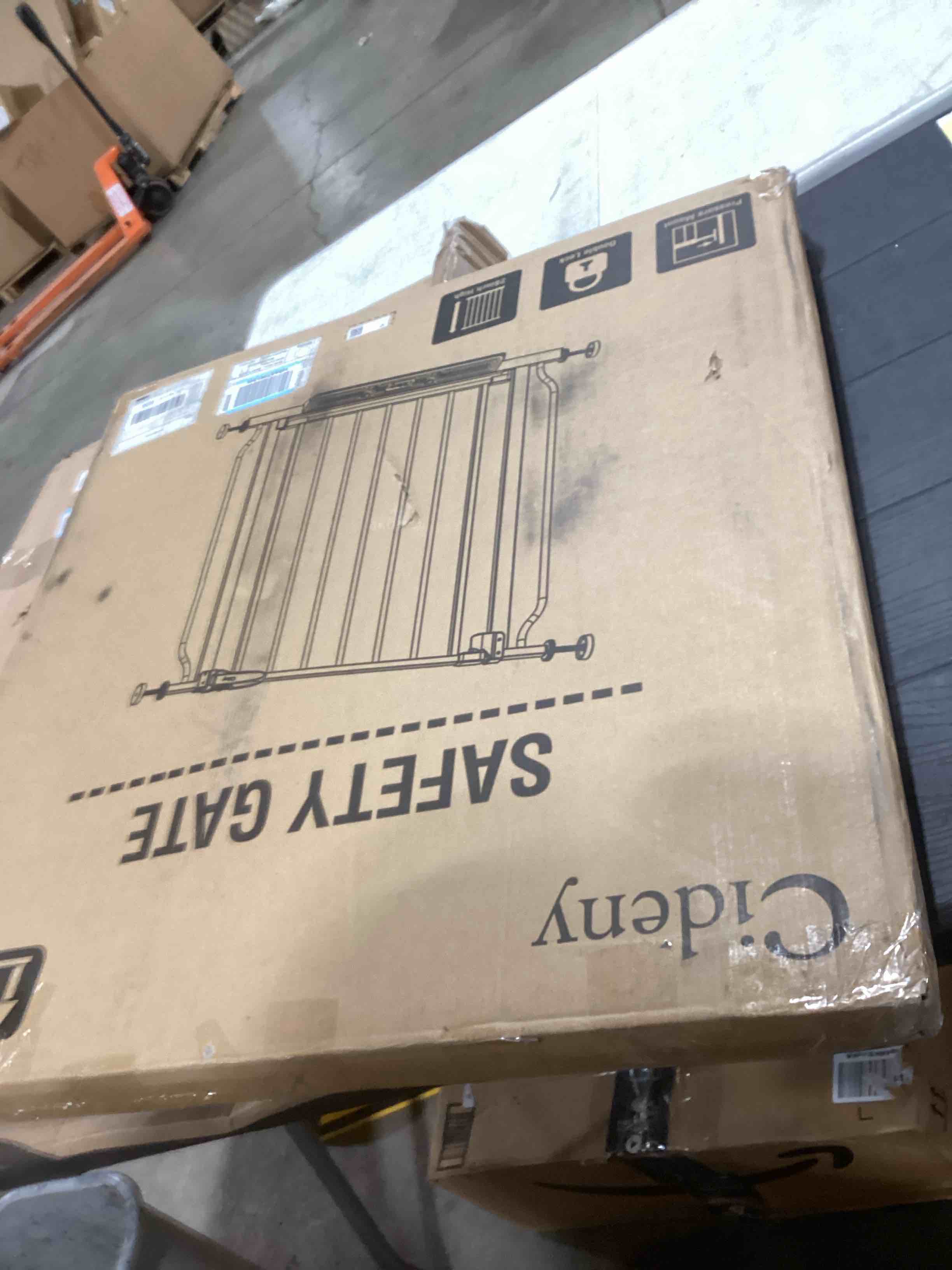 Condition photo showing Good Condition for Baby Gate No Drilling, 29"-40" Auto Close Dog Gate Indoor for Doorways & Stairs, Pressure Mounted Adjustable Pet Gate, Easy Walk Through Child Gate for Children & Pets Stroller Friendly, White