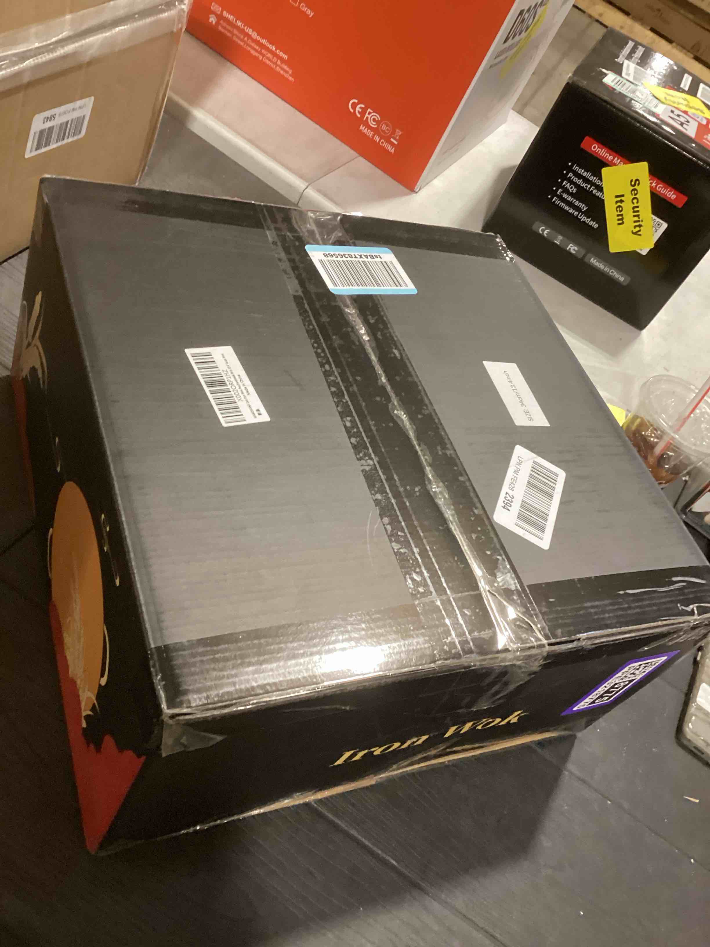 Condition photo showing Good Condition for WANGYUANJI Cast Iron Wok Pan,13.4 inch Cooking Wok Stir Fry Pan with Dual Handle and Wooden Lid,Suitable for All Cooktops,Uncoated Chinese Traditional wok Dual Handle 13.4 inches