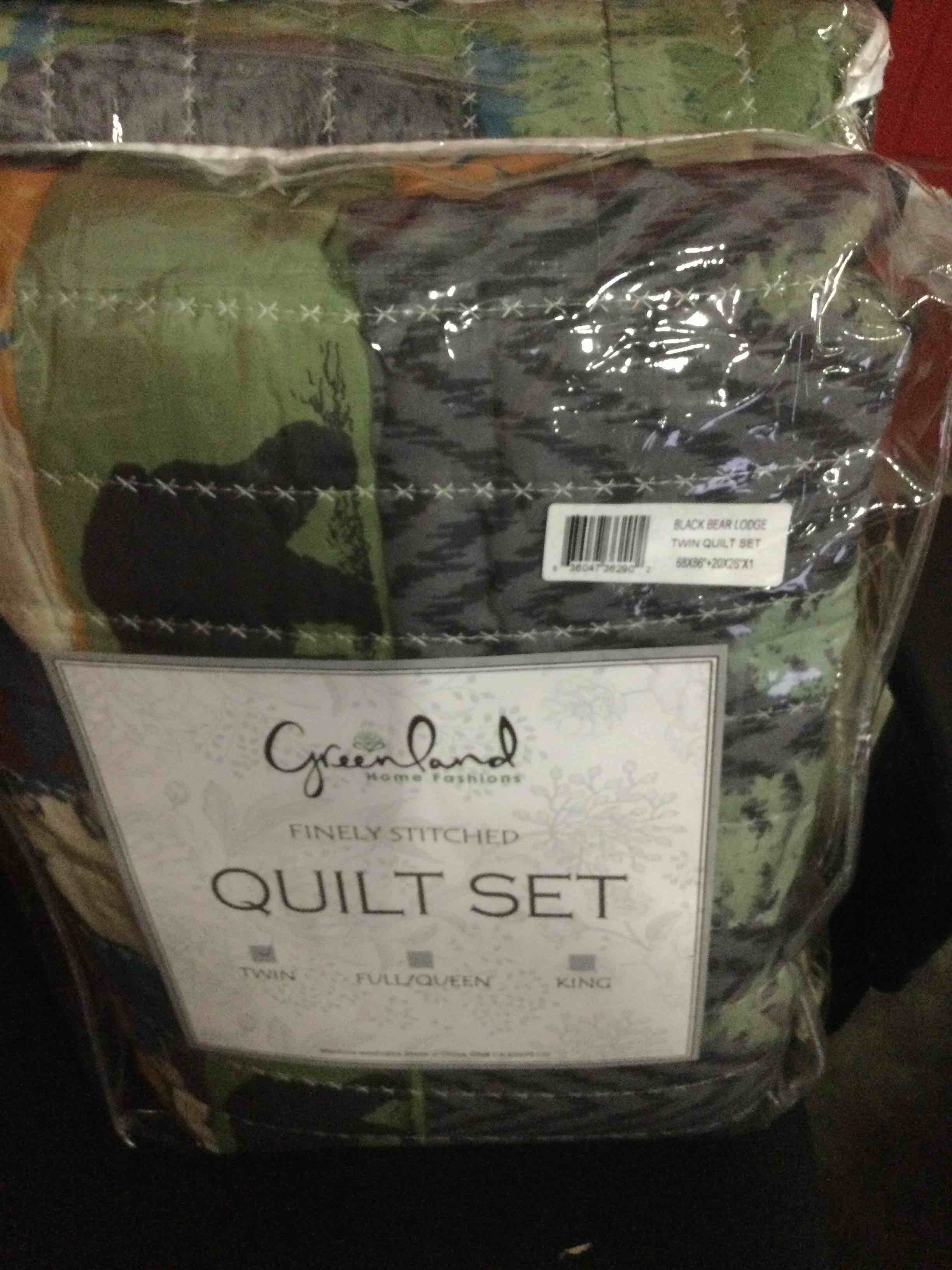 Condition photo showing New/Like New for greenland home black bear lodge quilt set, 2-piece twin