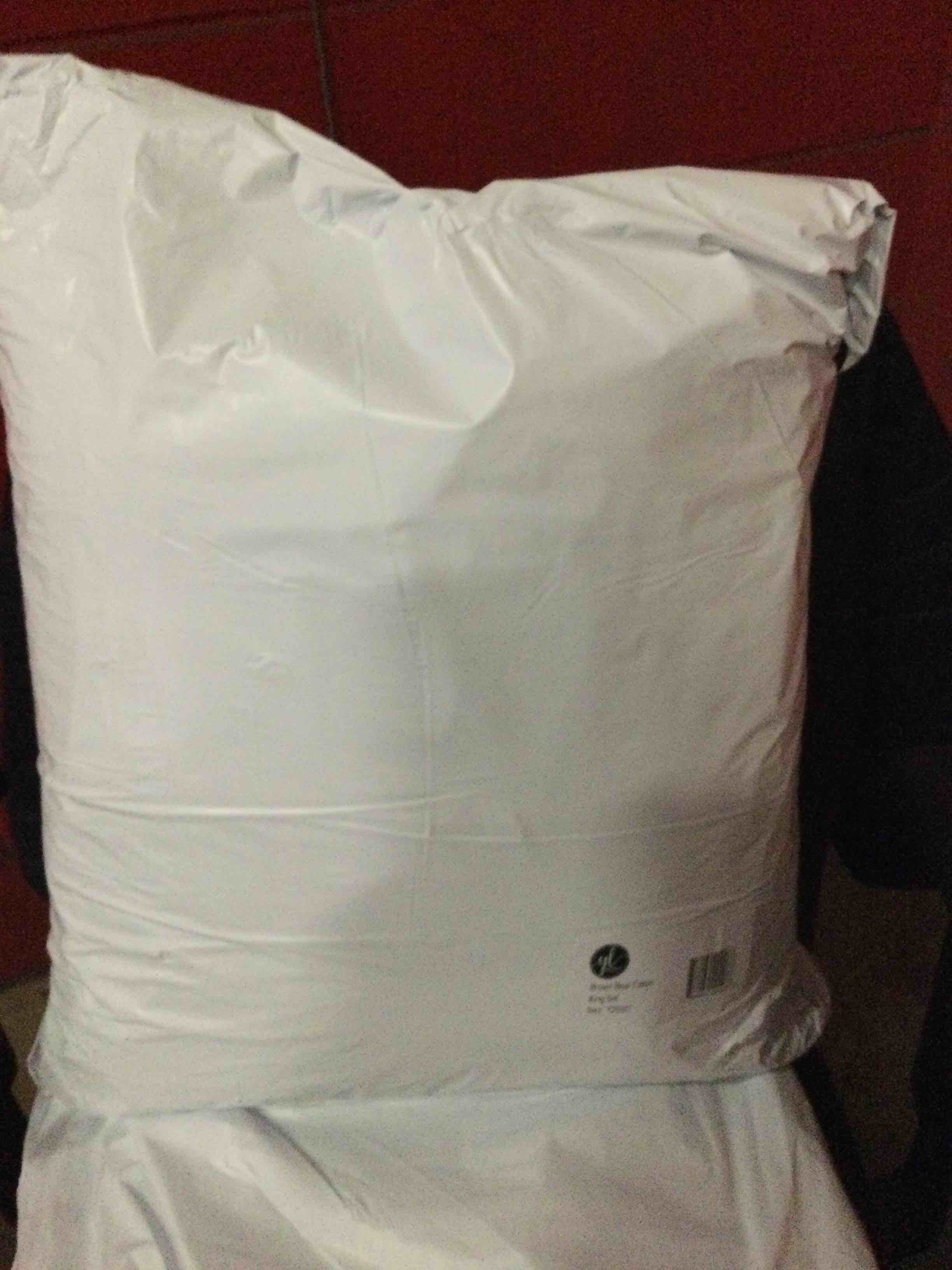 Condition photo showing New/Like New for donna sharp king bedding set - 3 piece - brown bear cabin lodge quilt set with king quilt and two king pillow shams - machine washable