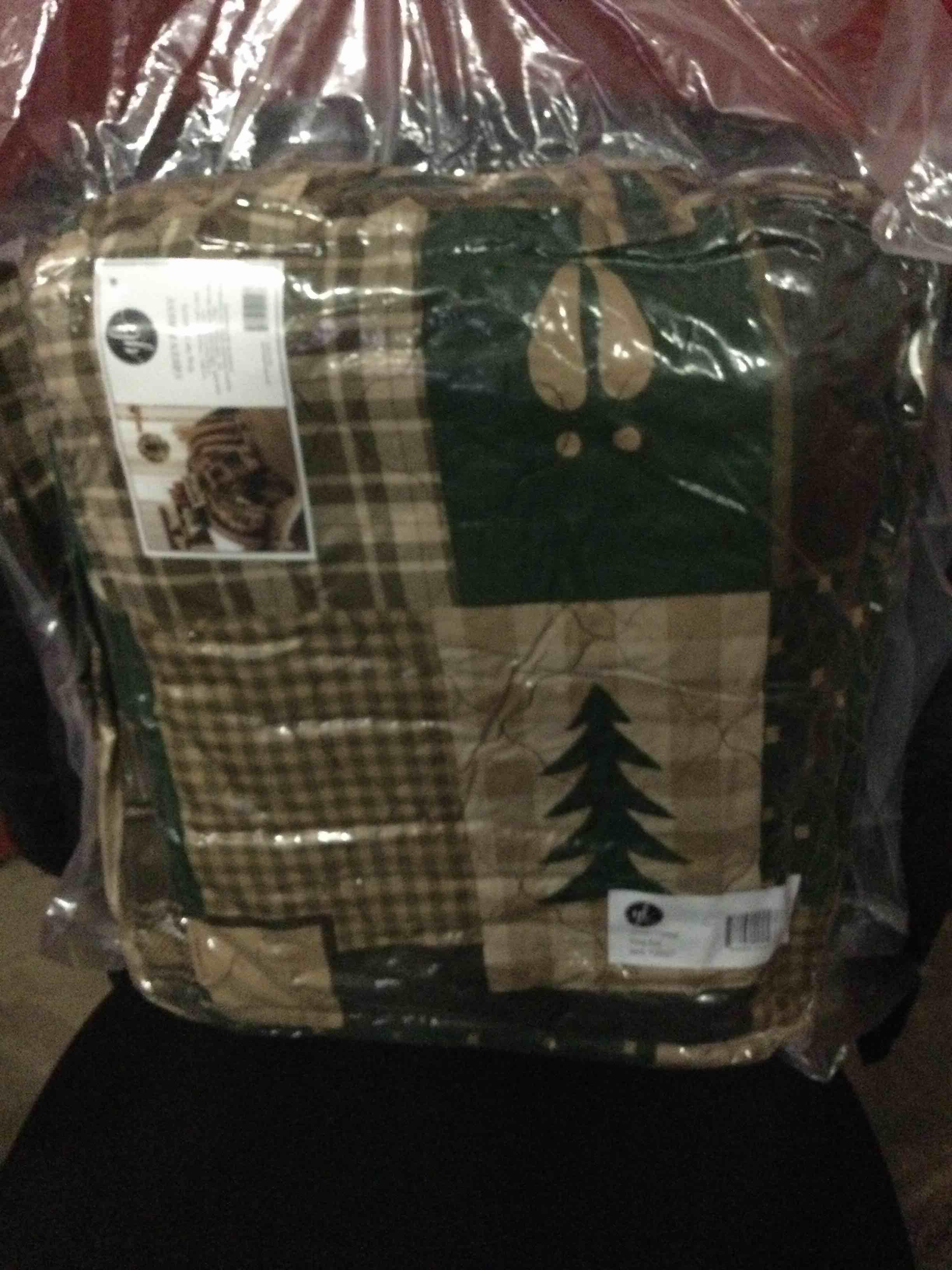 Condition photo showing New/Like New for donna sharp king bedding set - 3 piece - green forest lodge quilt set with king quilt and two standard pillow shams - machine washable