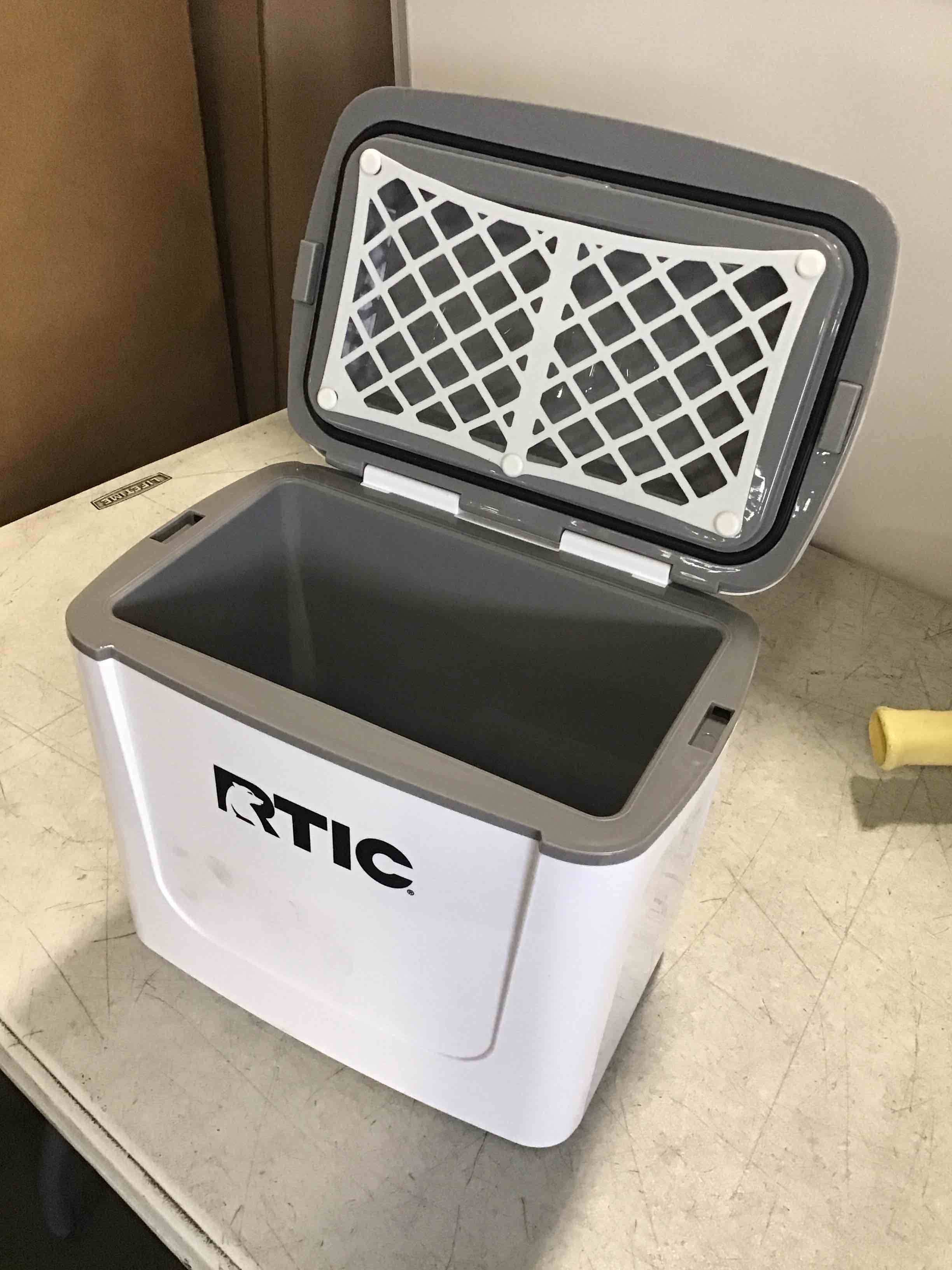 https://s3.amazonaws.com/lotting-images-prod/bidfta/PPE3261212_1750945539429.jpeg