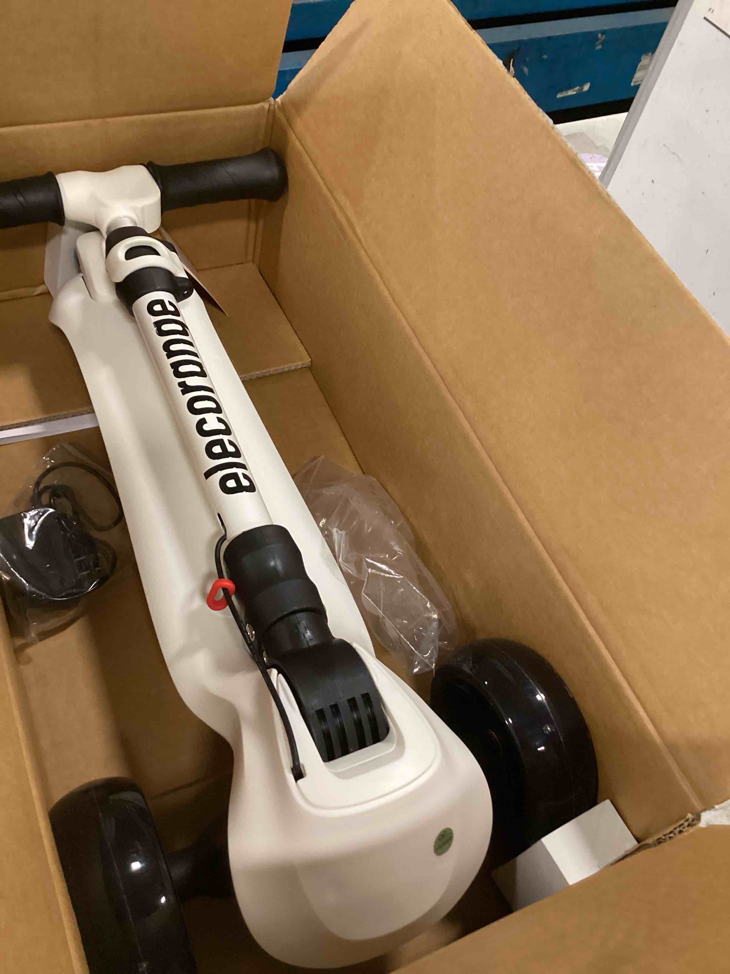 https://s3.amazonaws.com/lotting-images-prod/bidfta/PPE3280275_1750339432064.jpeg