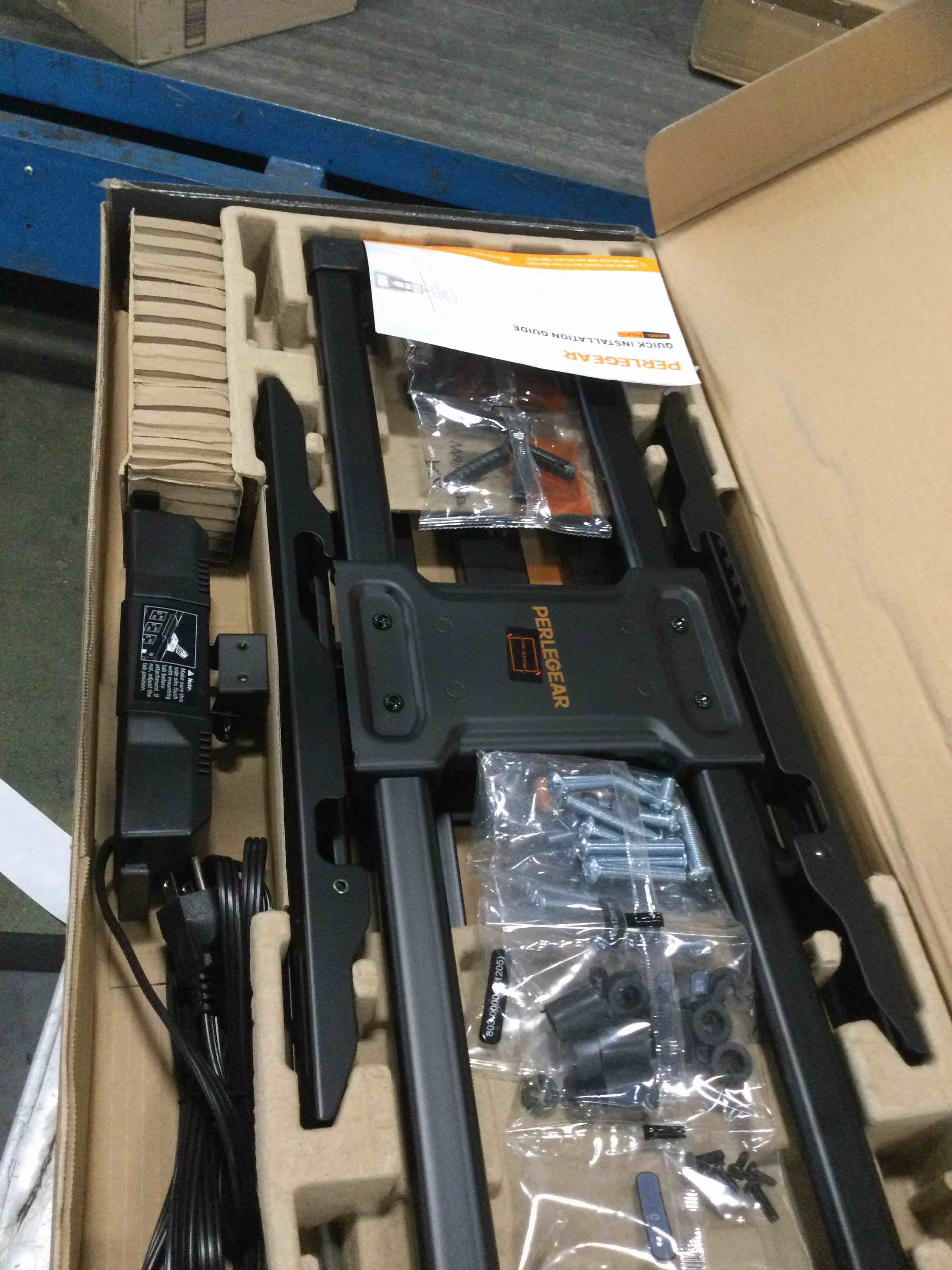 https://s3.amazonaws.com/lotting-images-prod/bidfta/PPE3280783_1750943346485.jpeg