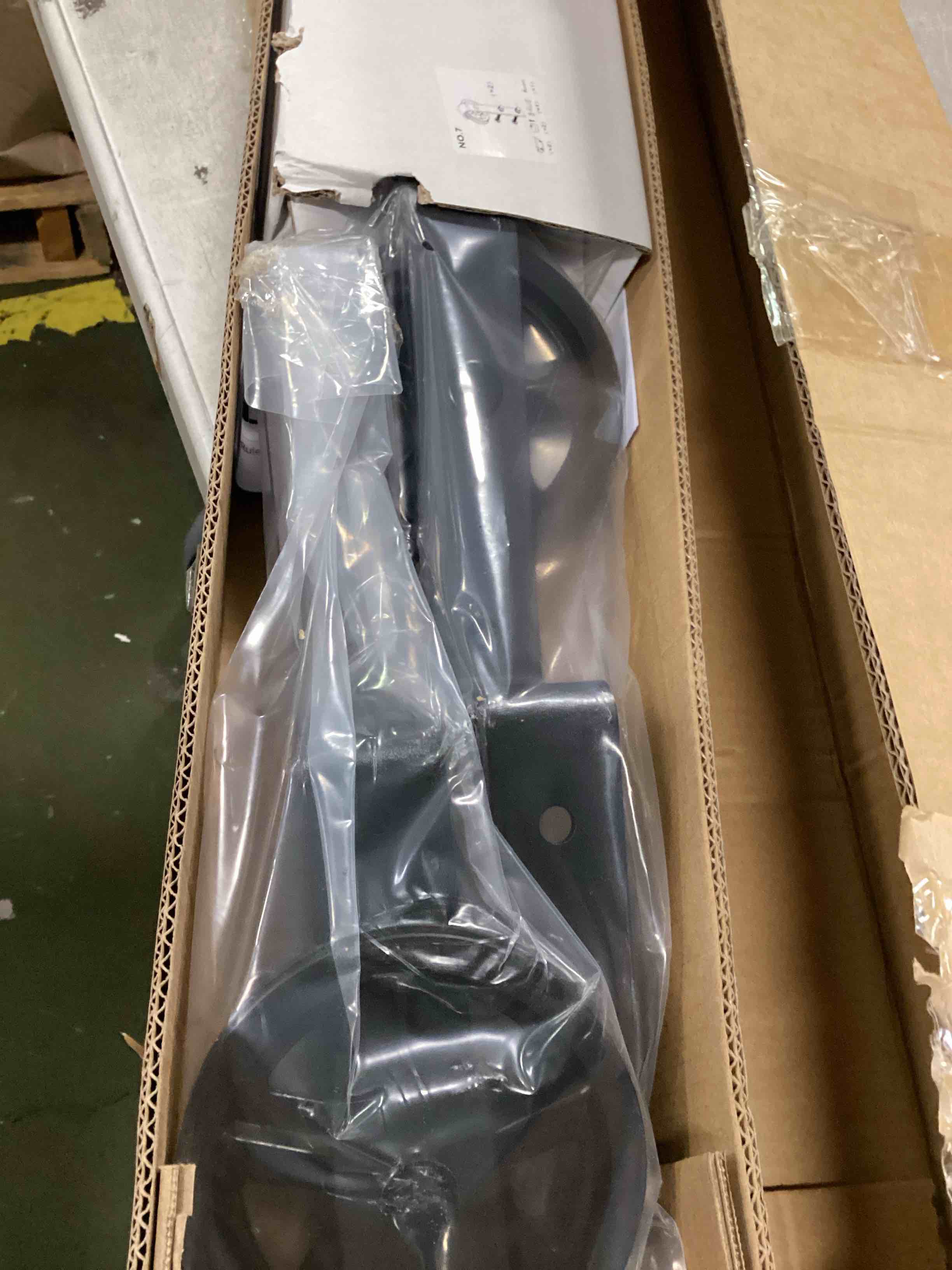 https://s3.amazonaws.com/lotting-images-prod/bidfta/PPE3281175_1751288597851.jpeg
