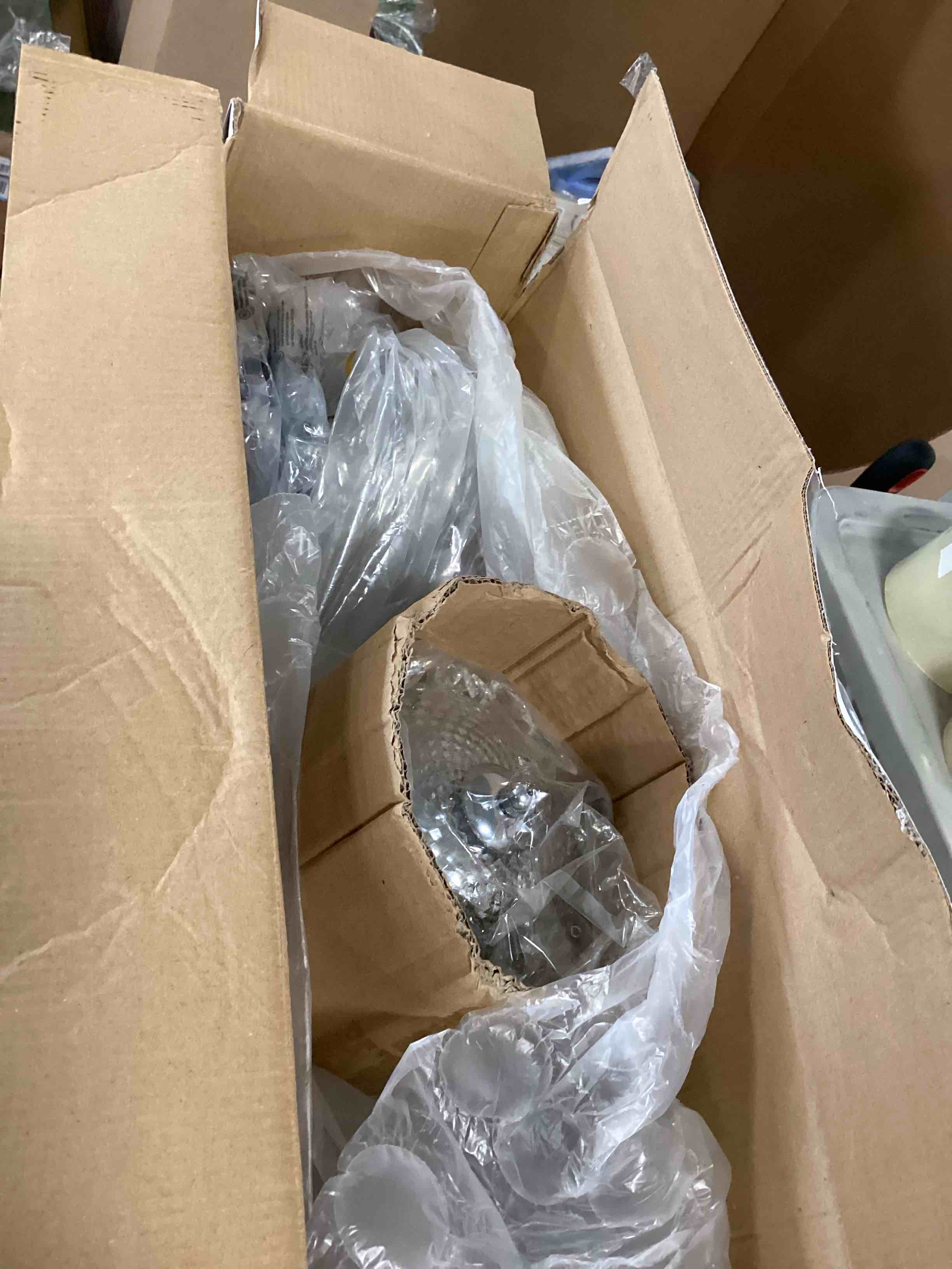 https://s3.amazonaws.com/lotting-images-prod/bidfta/PPE3285160_1751288167693.jpeg