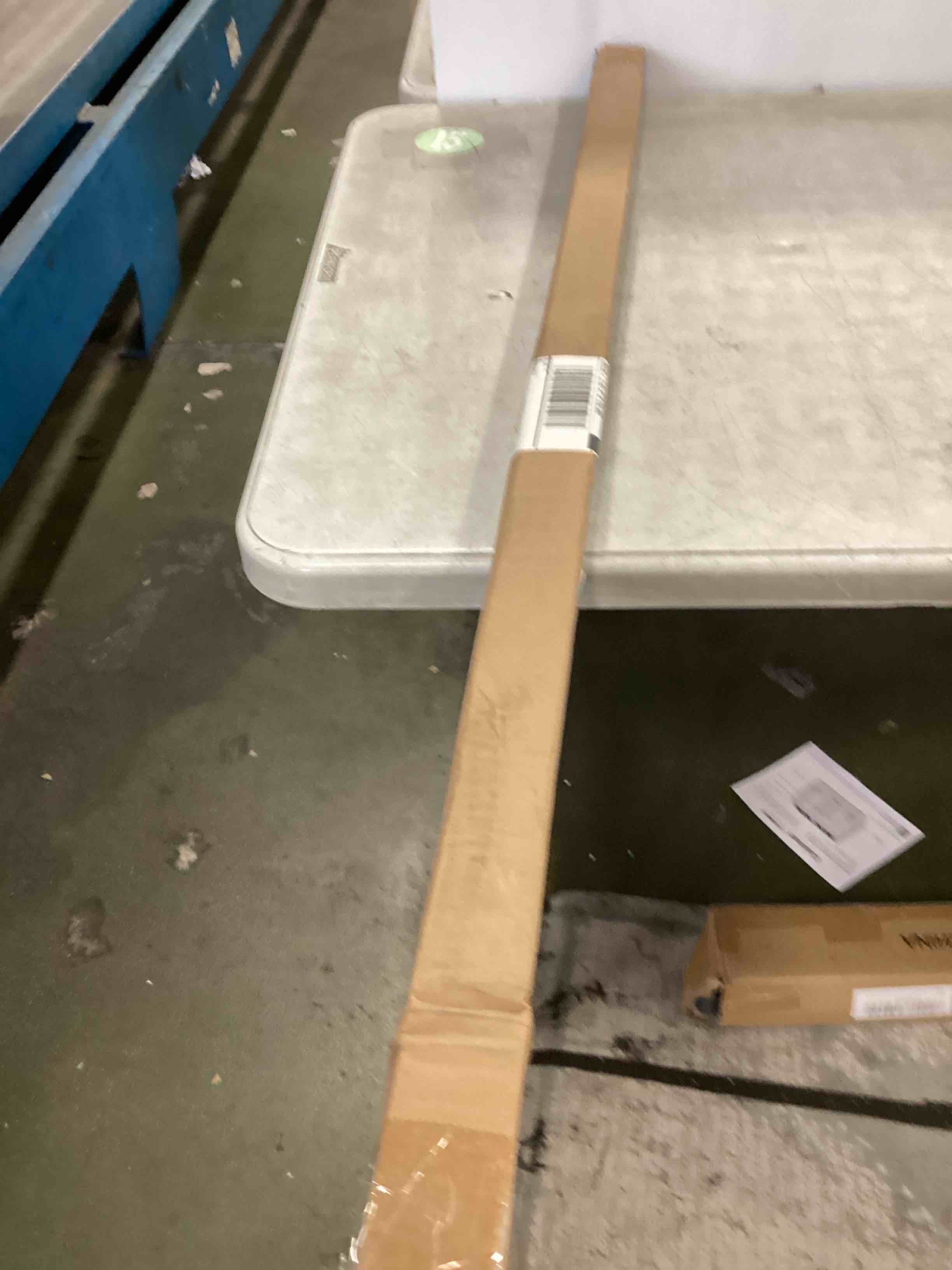 https://s3.amazonaws.com/lotting-images-prod/bidfta/PPE3286913_1750944042008.jpeg