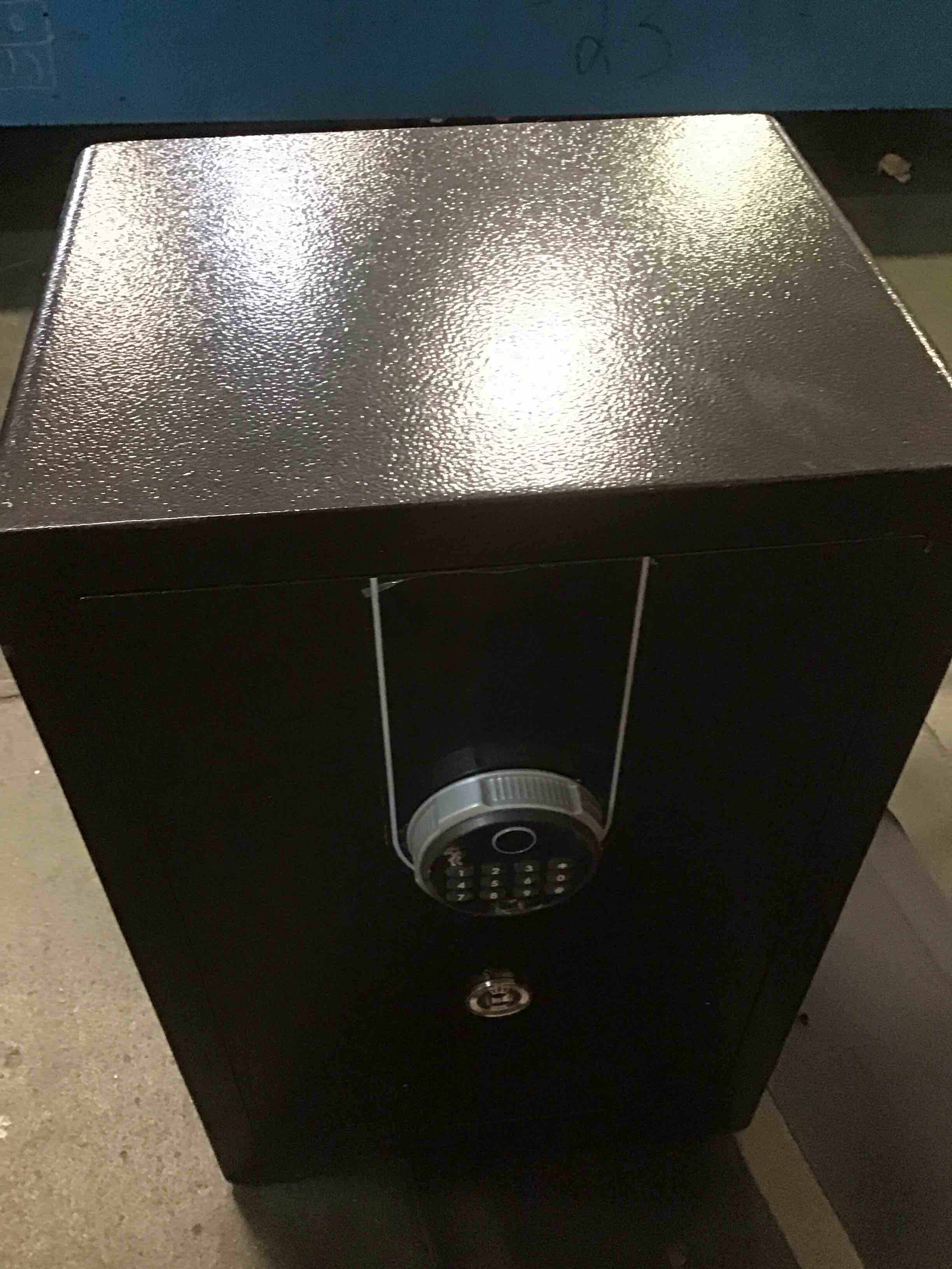https://s3.amazonaws.com/lotting-images-prod/bidfta/PPE3289164_1750506531808.jpeg