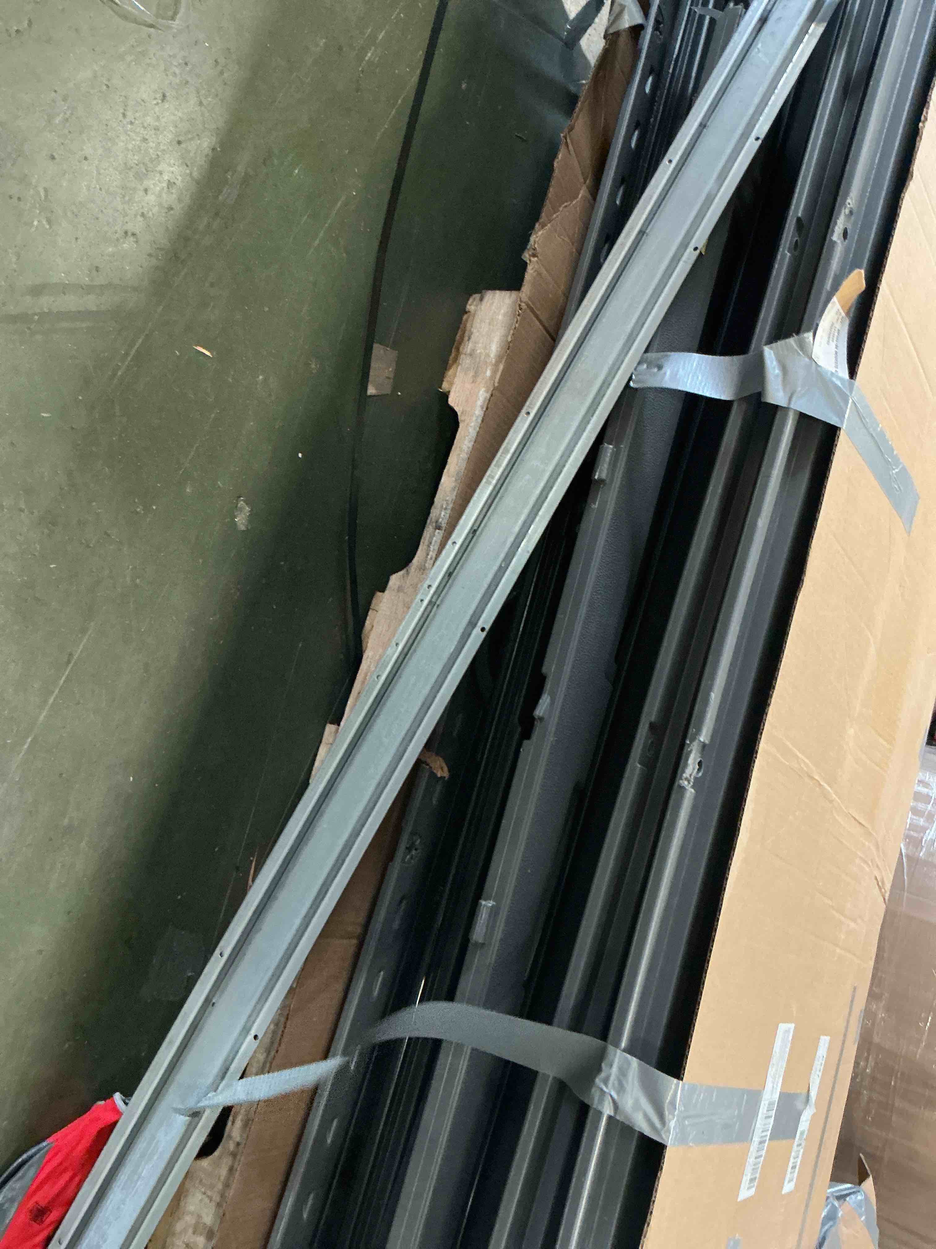 https://s3.amazonaws.com/lotting-images-prod/bidfta/PPE3301384_1755804781287.jpeg