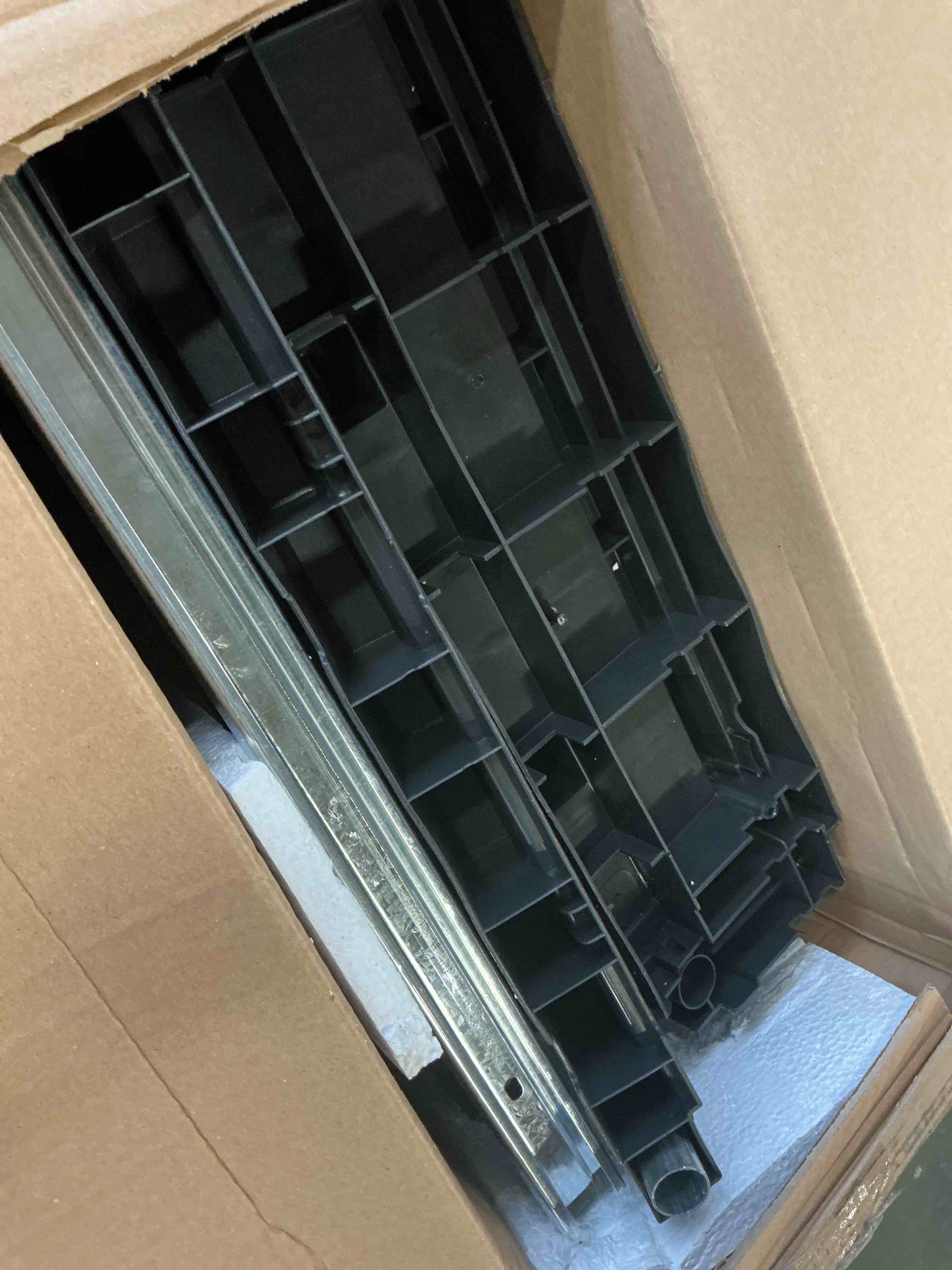 https://s3.amazonaws.com/lotting-images-prod/bidfta/PPE3301400_1755863855752.jpeg