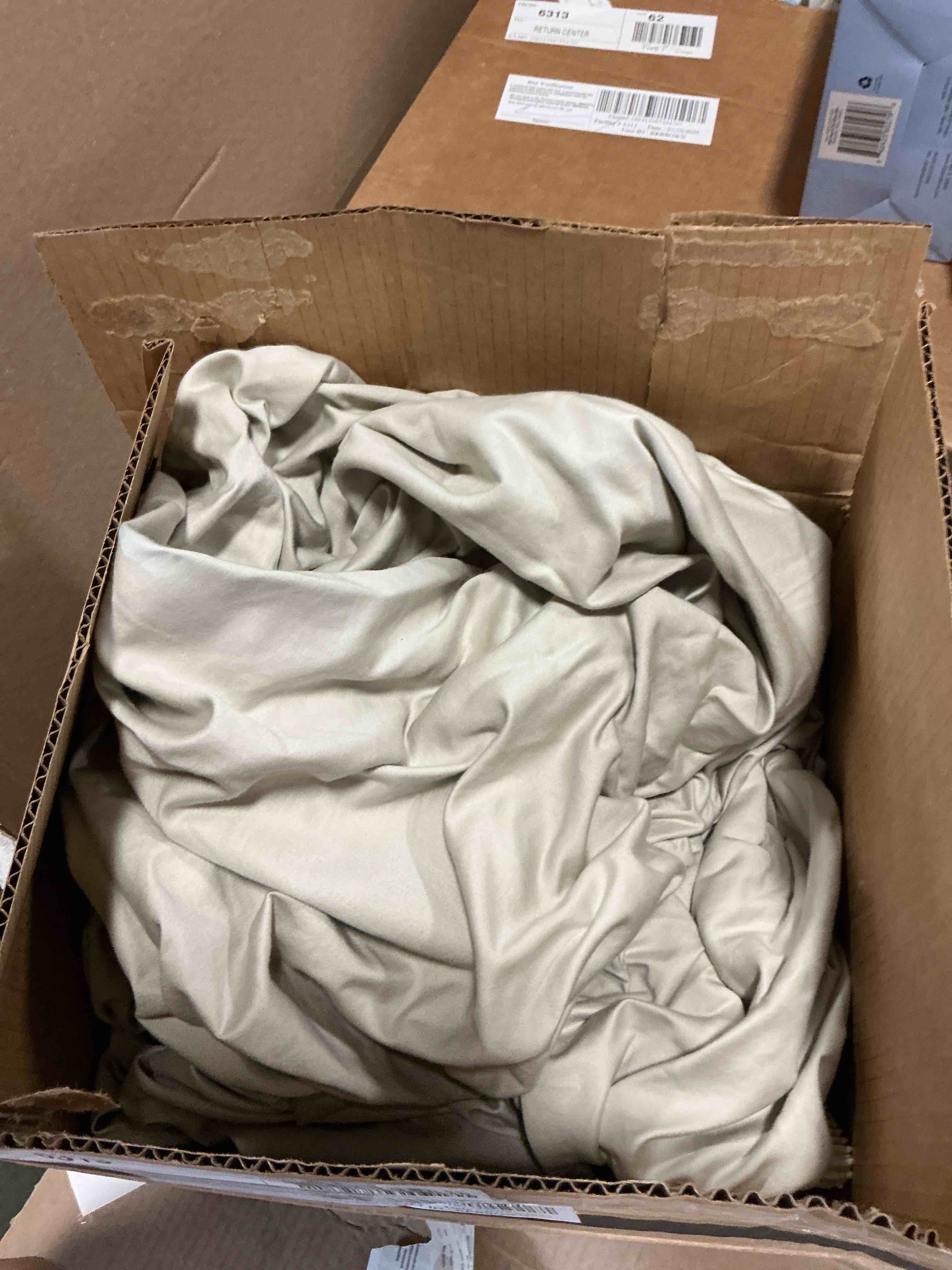 https://s3.amazonaws.com/lotting-images-prod/bidfta/PPE3301576_1756148578764.jpeg