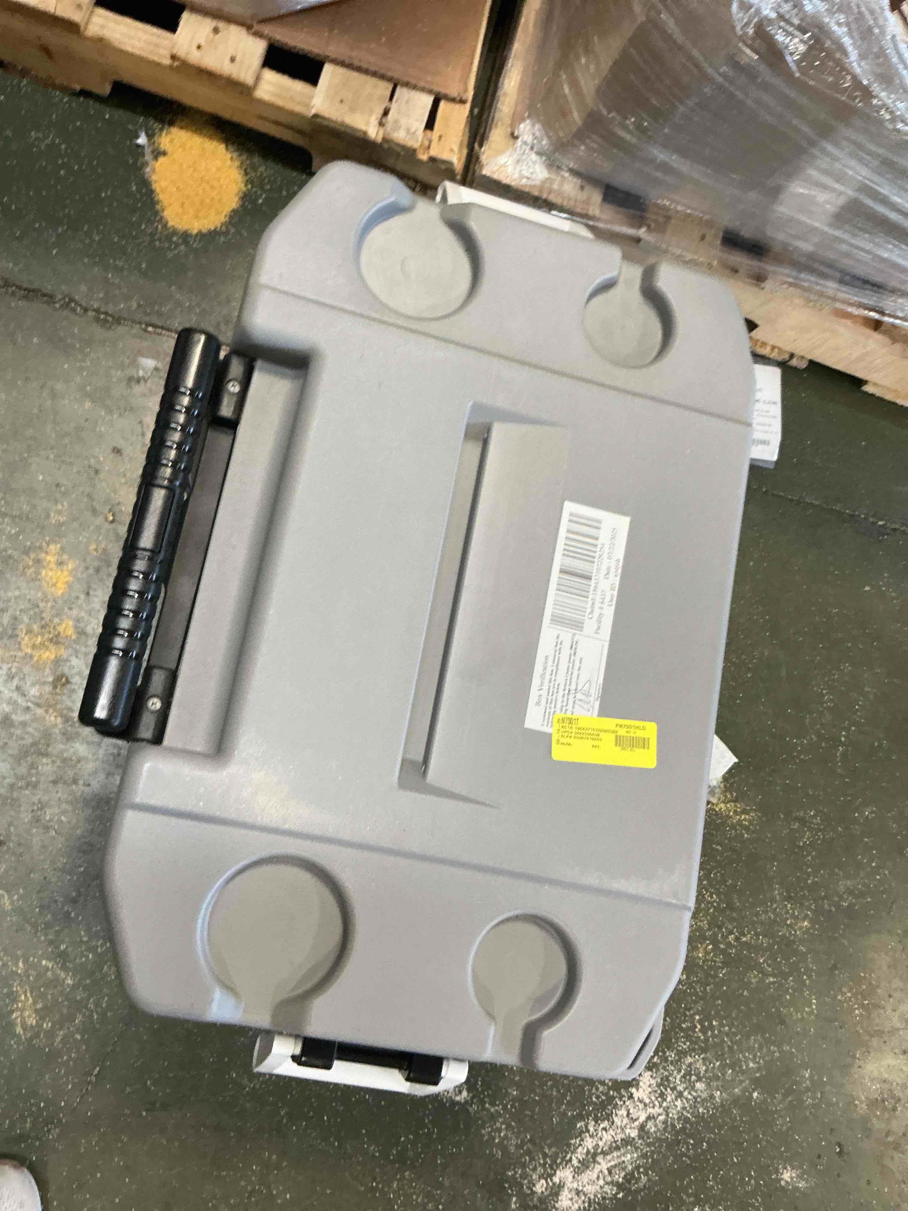 https://s3.amazonaws.com/lotting-images-prod/bidfta/PPE3301602_1756212112139.jpeg