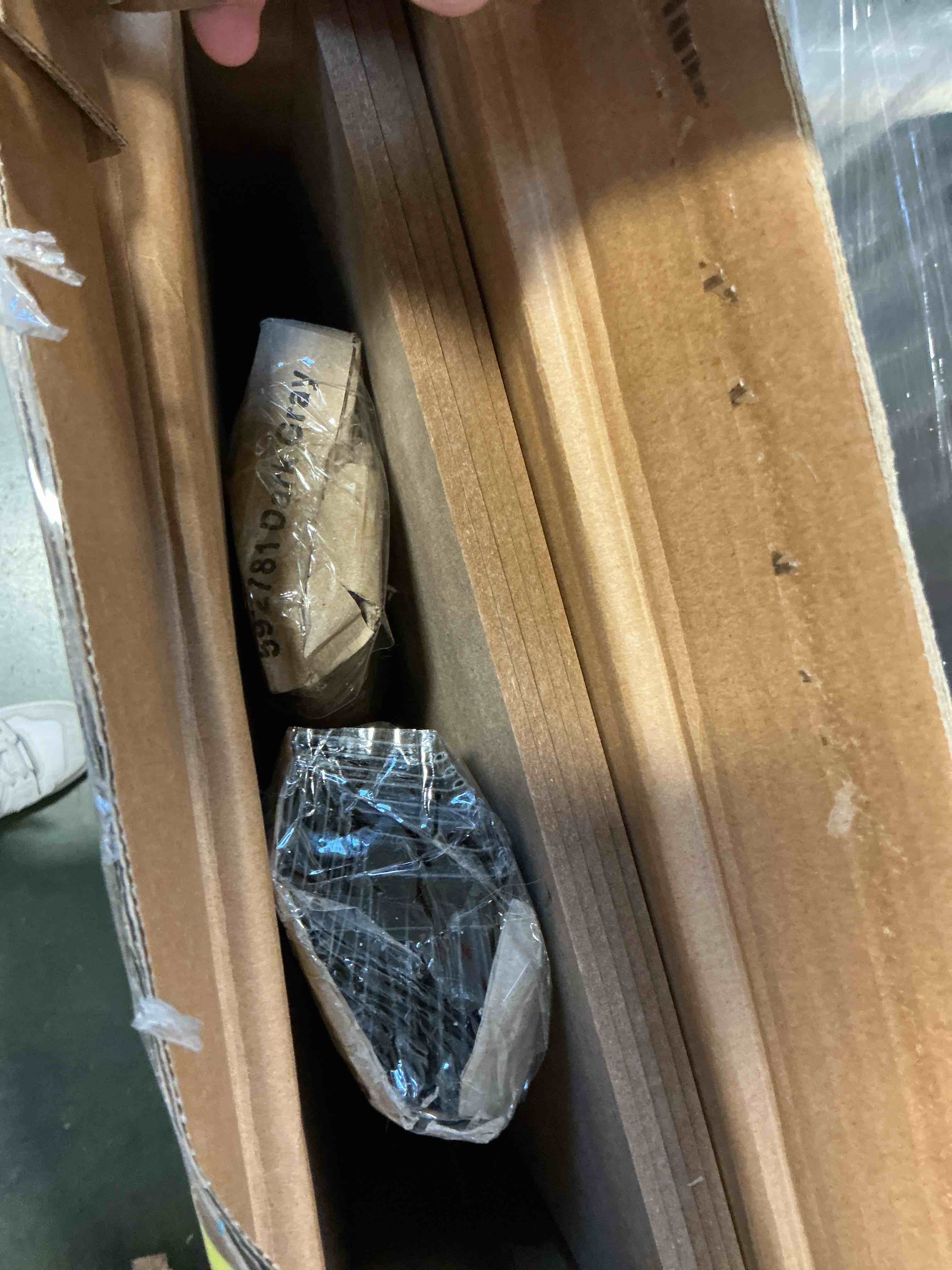 https://s3.amazonaws.com/lotting-images-prod/bidfta/PPE3303118_1758199194617.jpeg