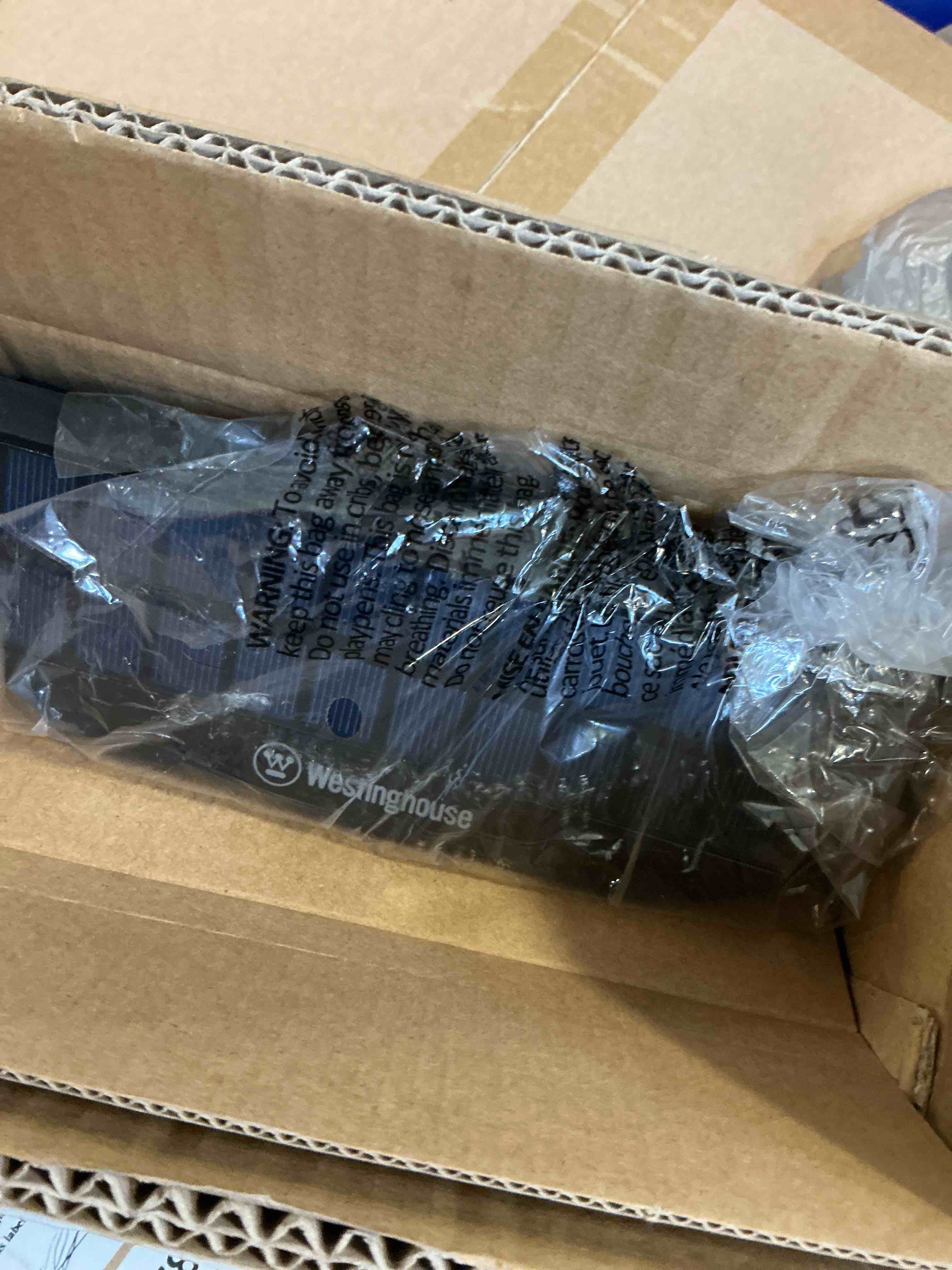 https://s3.amazonaws.com/lotting-images-prod/bidfta/PPE3303334_1758654301086.jpeg