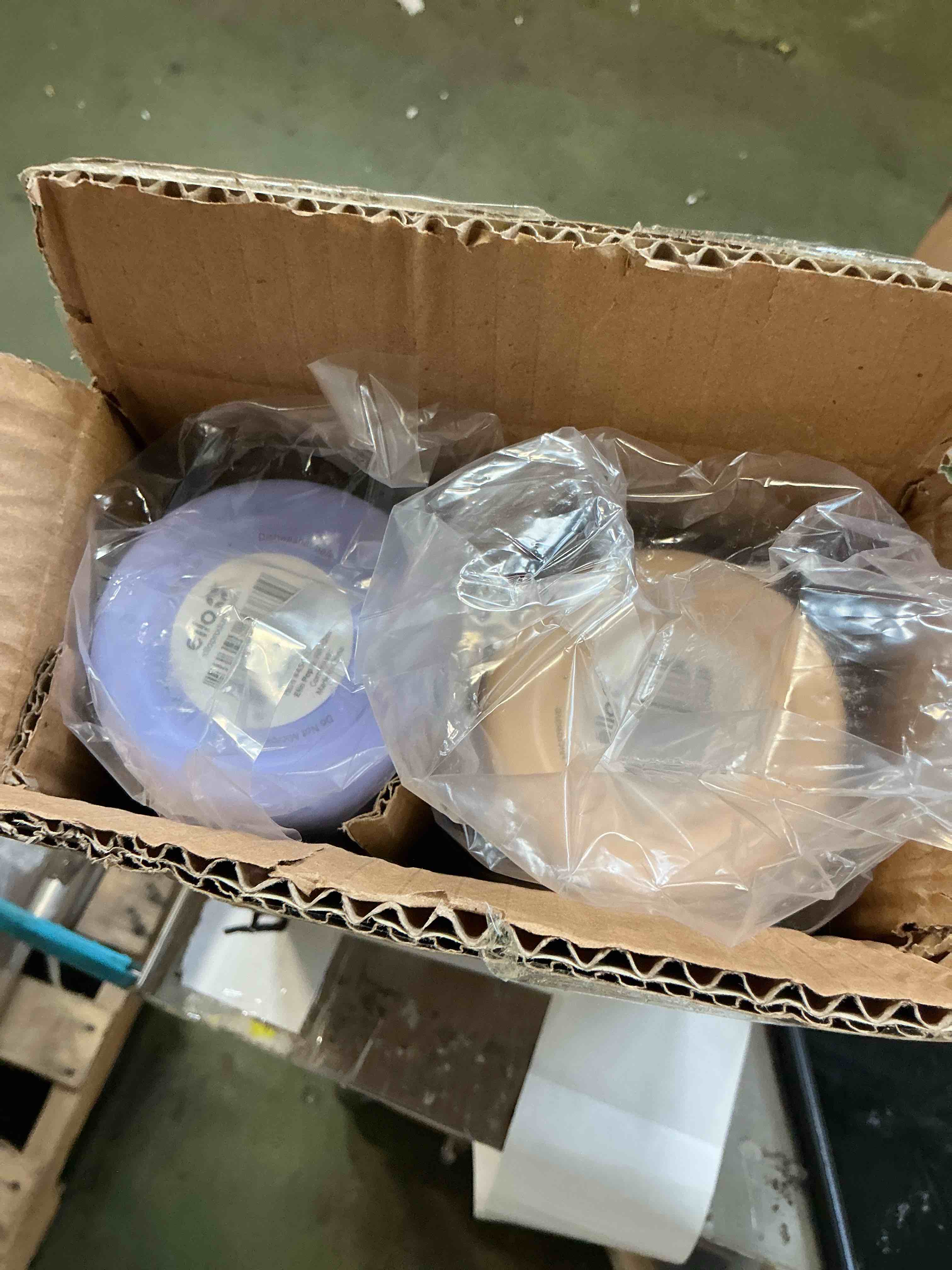 https://s3.amazonaws.com/lotting-images-prod/bidfta/PPE3303338_1758656238933.jpeg
