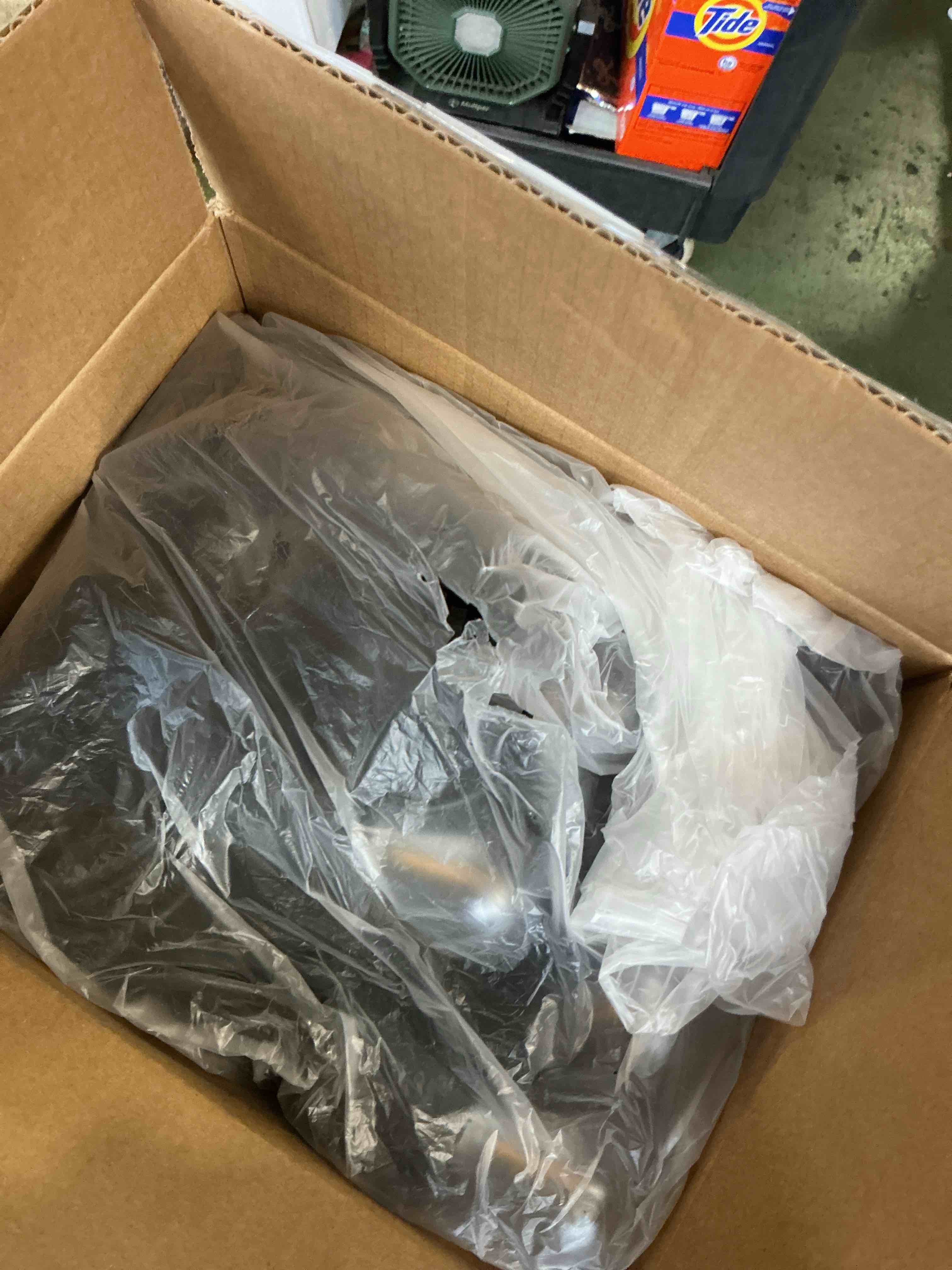https://s3.amazonaws.com/lotting-images-prod/bidfta/PPE3303357_1758657587581.jpeg