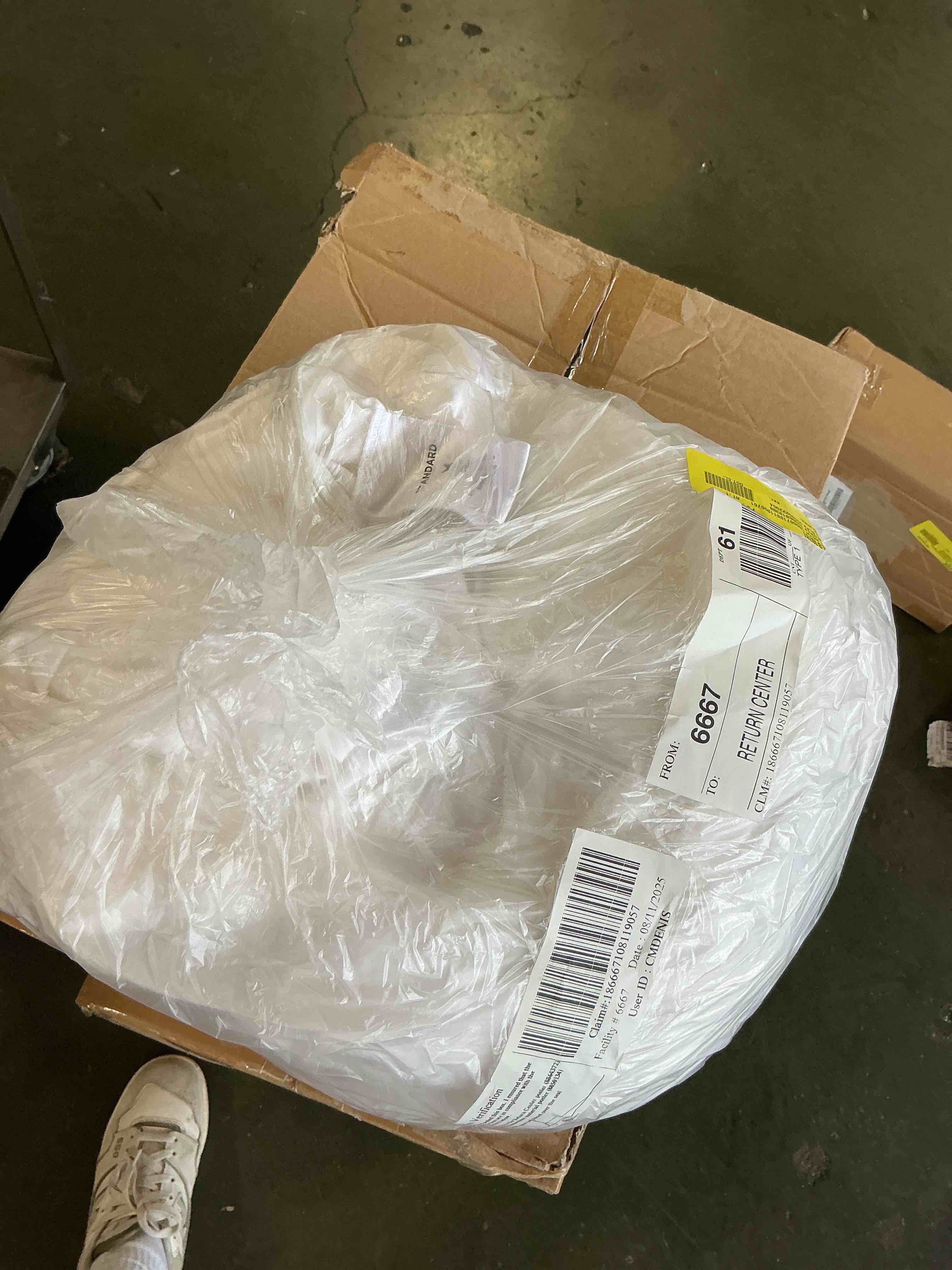 https://s3.amazonaws.com/lotting-images-prod/bidfta/PPE3303432_1758735549719.jpeg