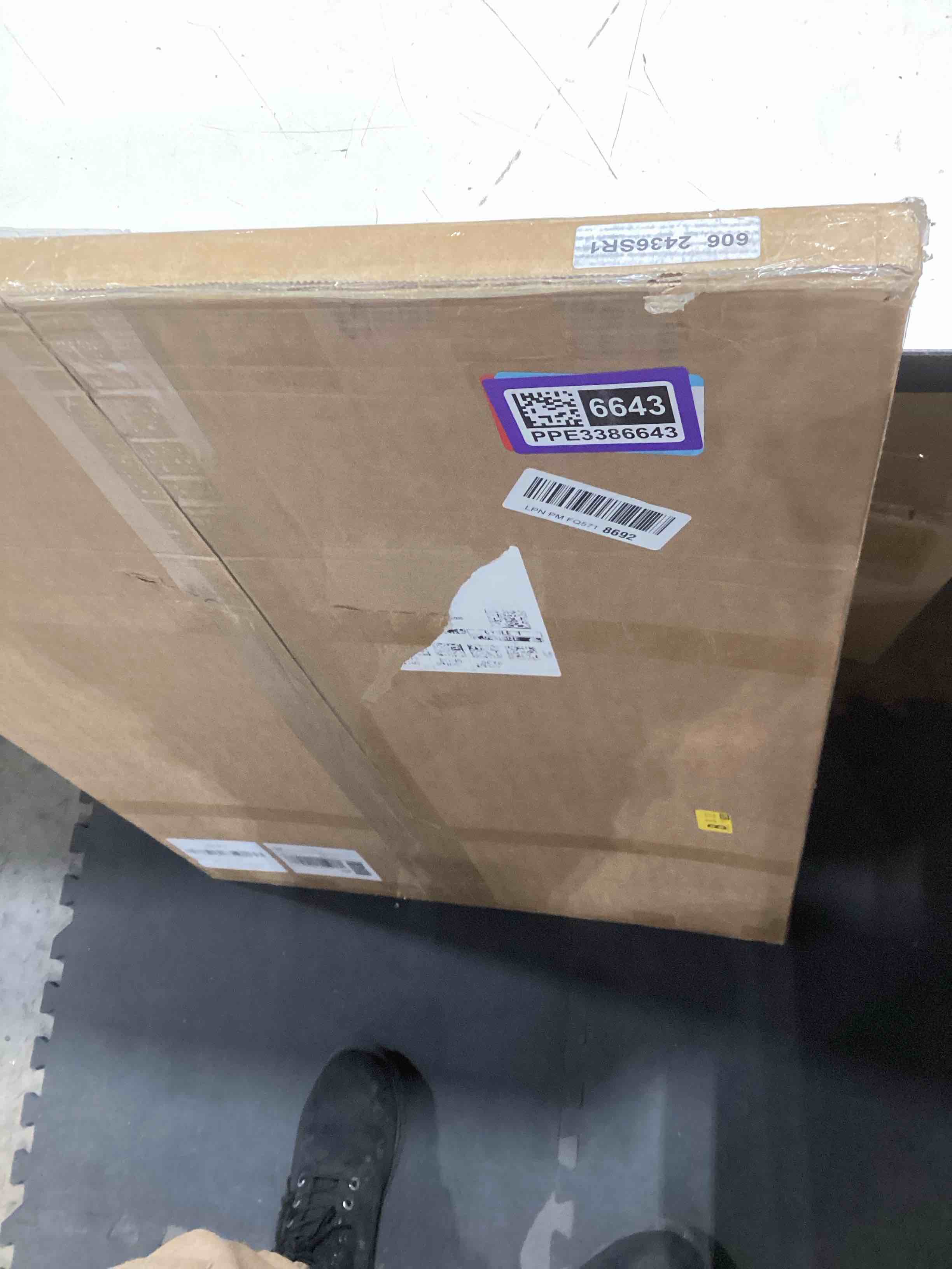 Condition photo showing Good Condition for 24x36 Poster Frames, Plexiglass, Silver Aluminum Snap Frame, Front-loading Frame for Wall (1PCS) 24x36-1pcs Silver