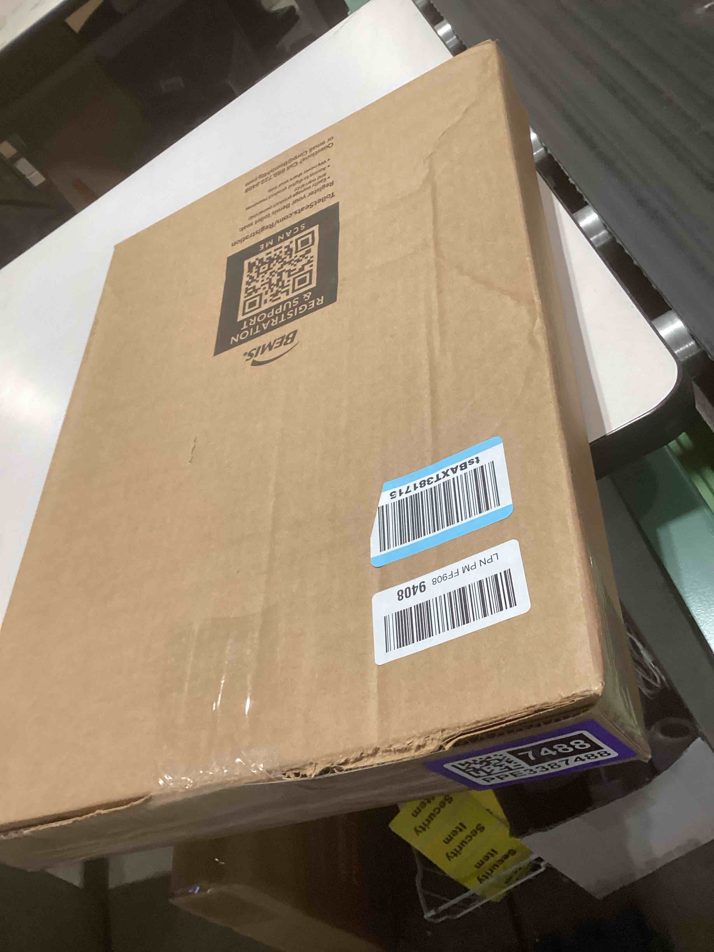 Condition photo showing Good Condition for Bemis 1500EC 390 Lift-Off Wood Elongated Toilet Seat, Cotton White (Pack of 1)