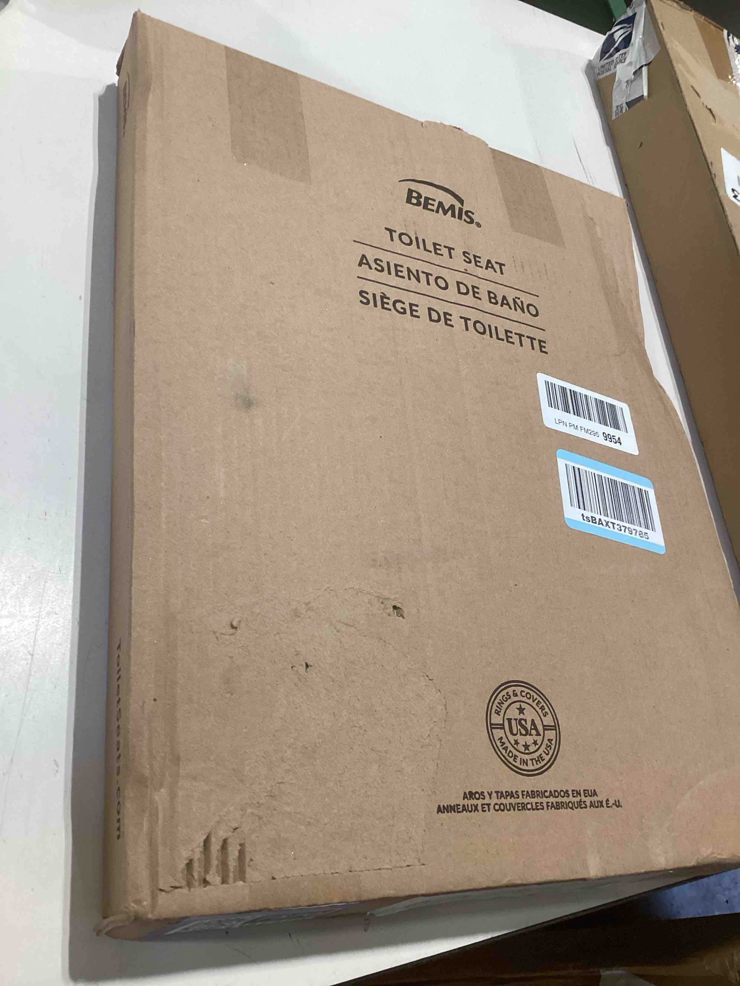 Condition photo showing Good Condition for Bemis 500EC Durable Wood Toilet Seat with Easy Clean Hinges, Made in USA, Round, White