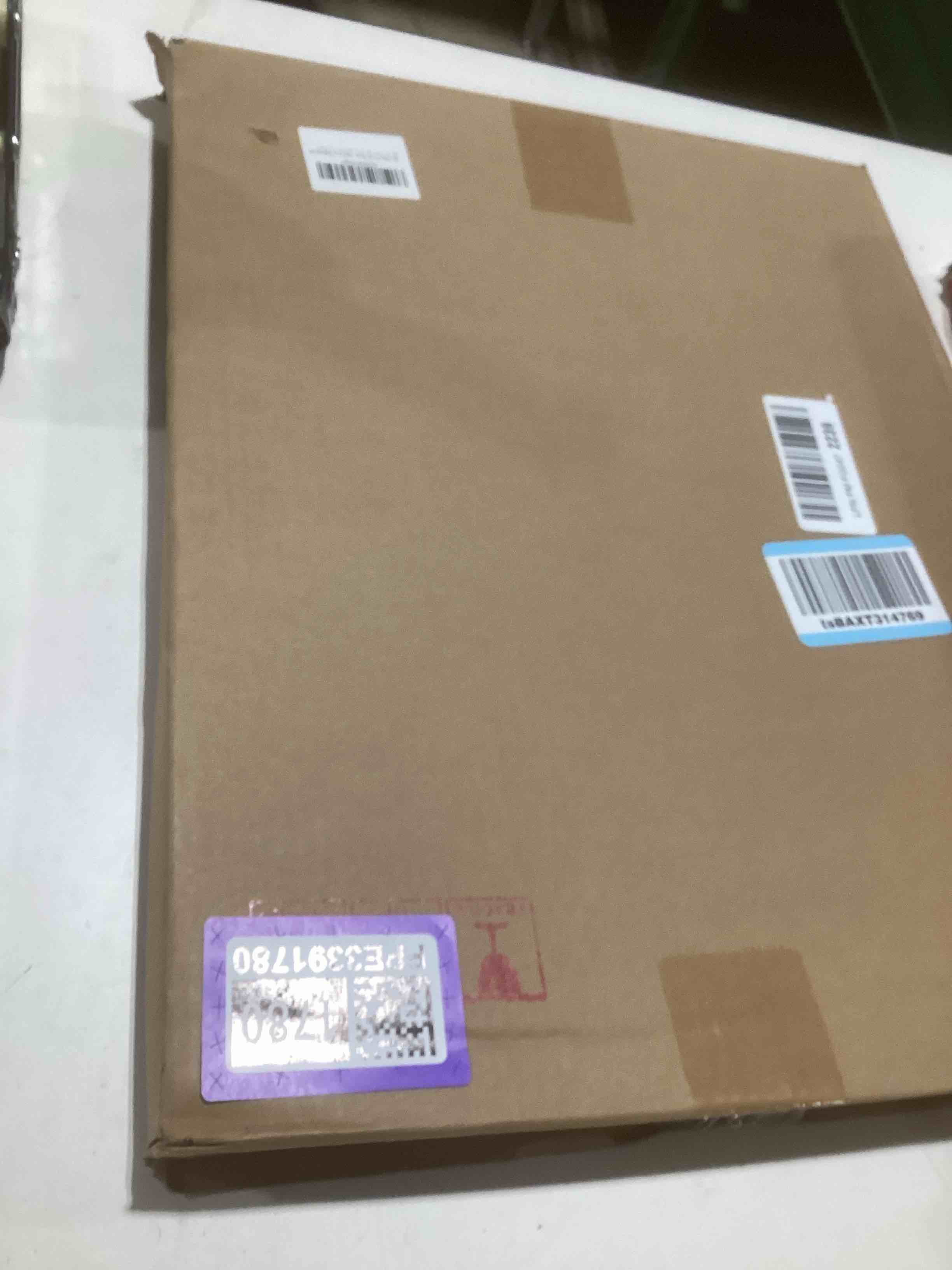 Condition photo showing Good Condition for 13x17 Frame Gold, Modern 17x13 Picture Poster Frame, Horizontal Vertical Hanging, Ornate 13 by 17 Gallery Family Concert Portrait Photo Frame Anniversary/Birthday/Wedding/Thank you/Christmas Gift Gold 13x17in