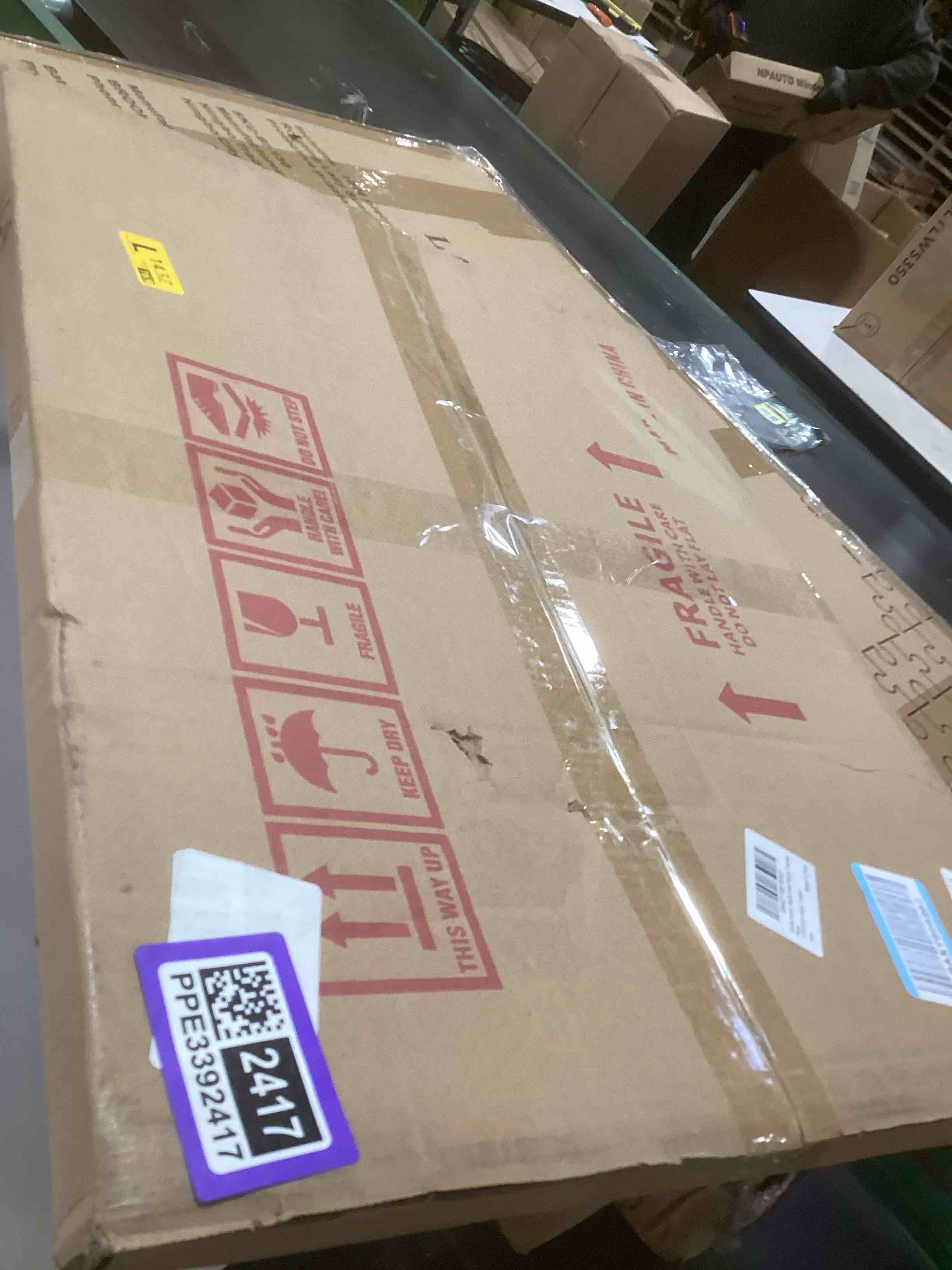 Condition photo showing Good Condition for LaVie Home 18x24 Picture Frame Gold Poster Frame, Display Pictures 16x20 with Mat or 18x24 Without Mat, Stable and Sturdy Frame and Polished Plexiglass, Horizontal and Vertical Format of The Walls 18x24 Gold
