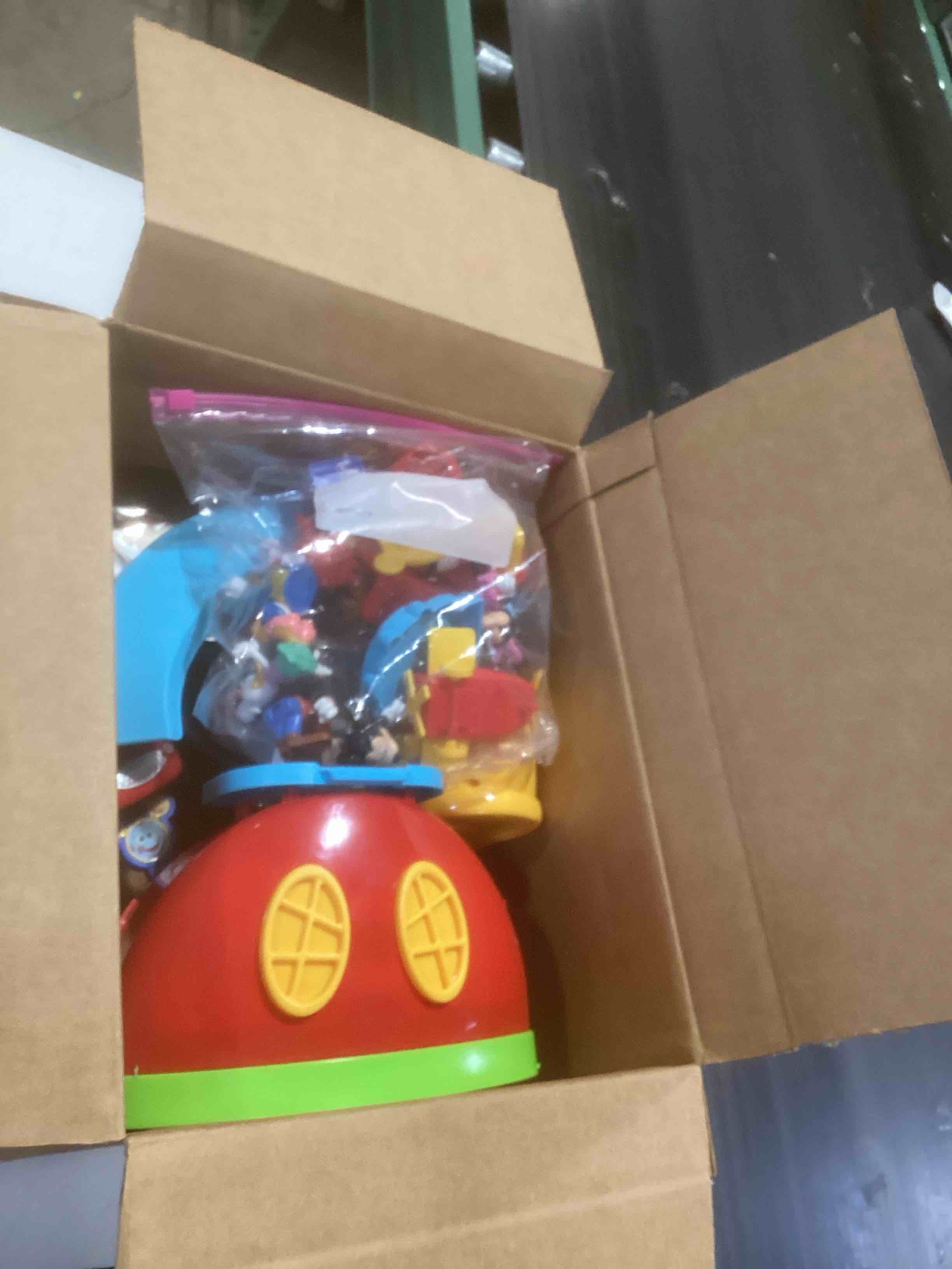 Condition photo showing Good Condition for Disney Jr. Mickey Mouse Clubhouse Deluxe 28-inch Playset with 2 Exclusive Bonus Figures and Lights & Sounds, 18-Pieces, 3-inch Articulated Figurine Toys, Ages 3 and Up by Just Play