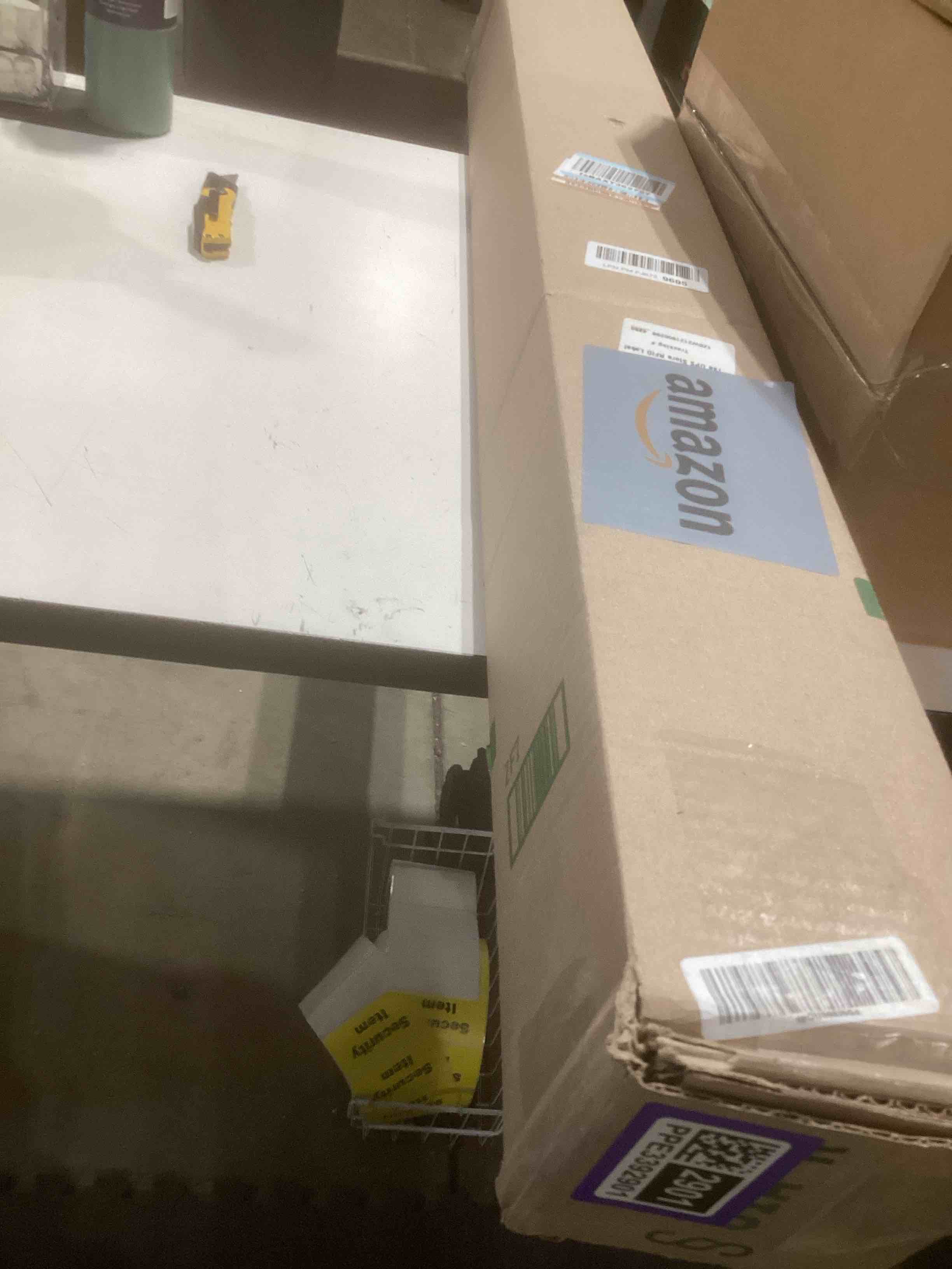 Condition photo showing Good Condition for Loloi Skye Collection, SKY-10, Sea / Rust, 3'-6" x 5'-6", .13" Thick, Accent Rug, Soft, Durable, Vintage Inspired, Distressed, Low Pile, Non-Shedding, Easy Clean, Printed, Living Room Rug Sea / Rust 3'-6" x 5'-6"