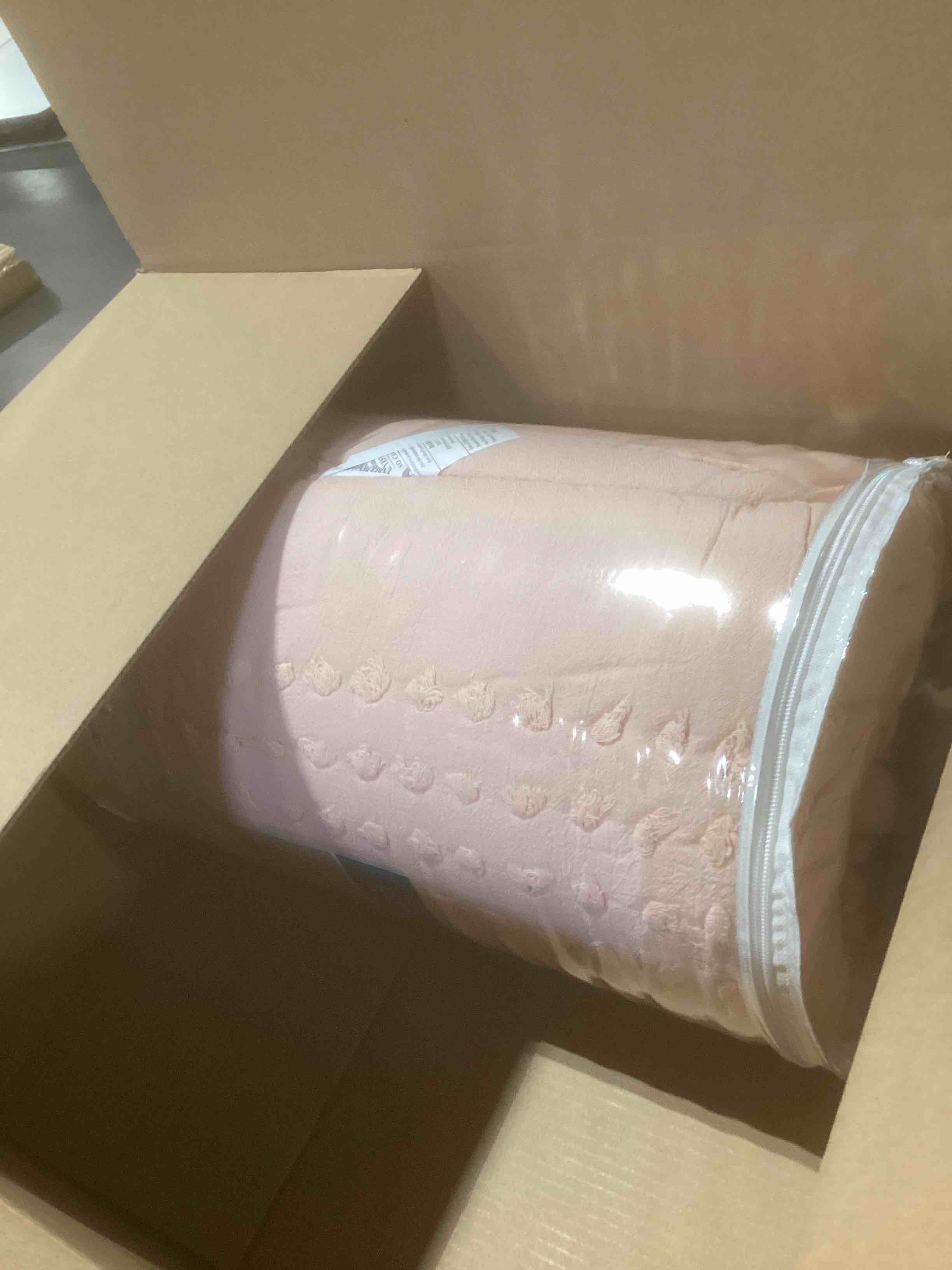 Condition photo showing Good Condition for Comfort Spaces Cotton Comforter Set Jacquard Pom-Pom Tufts Design, Down Alternative, All Season Modern Bedding, Matching Shams, Full/Queen, Phillips, Blush Full/Queen Blush