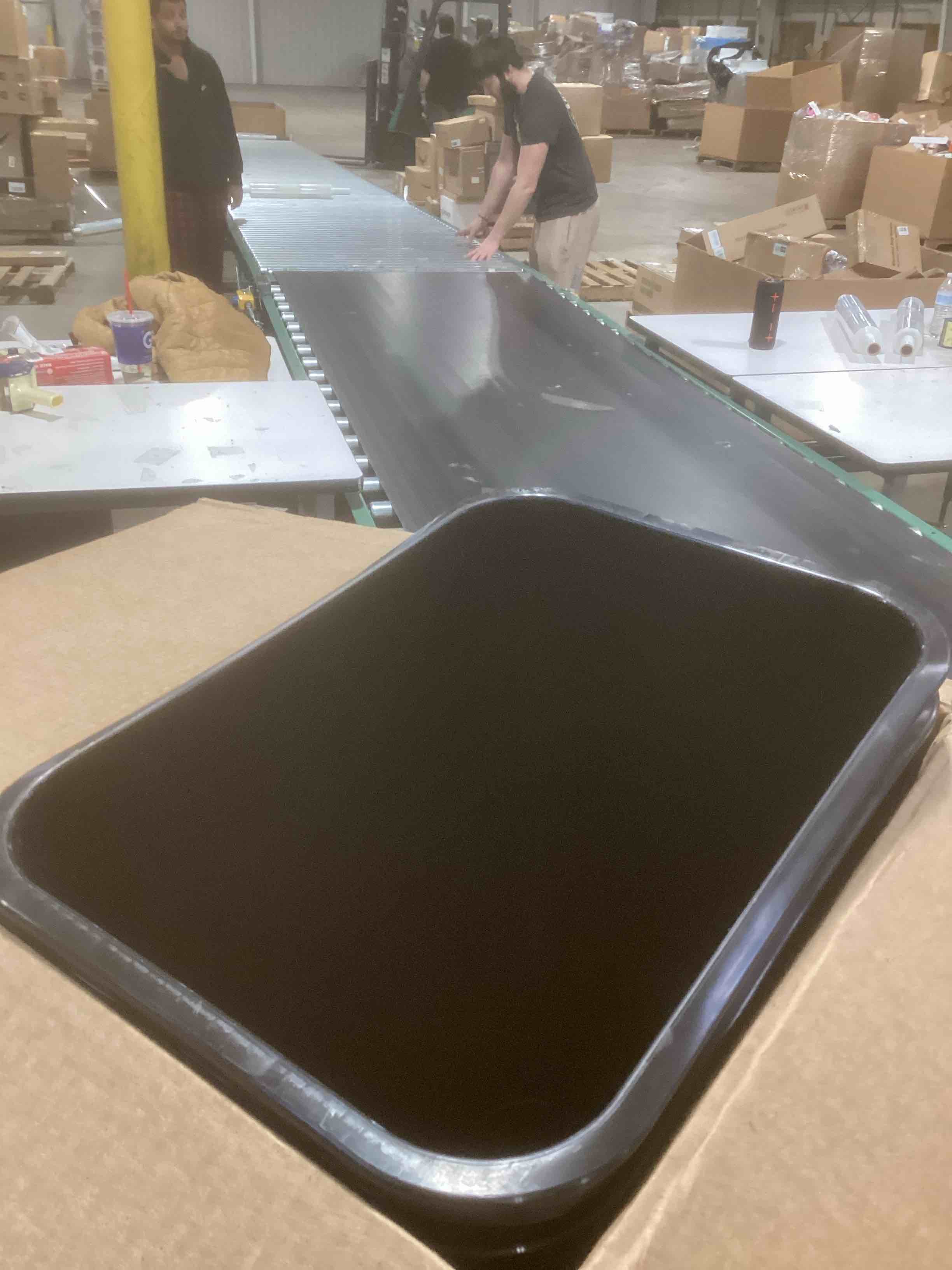 Condition photo showing Good Condition for SIMILAR TO…Amazon Basics Small Trash Can, Rectangular Commercial Office Wastebasket, 3 Gallon (Pack Of 2), Black Black 3 Gallon (Pack of 2)