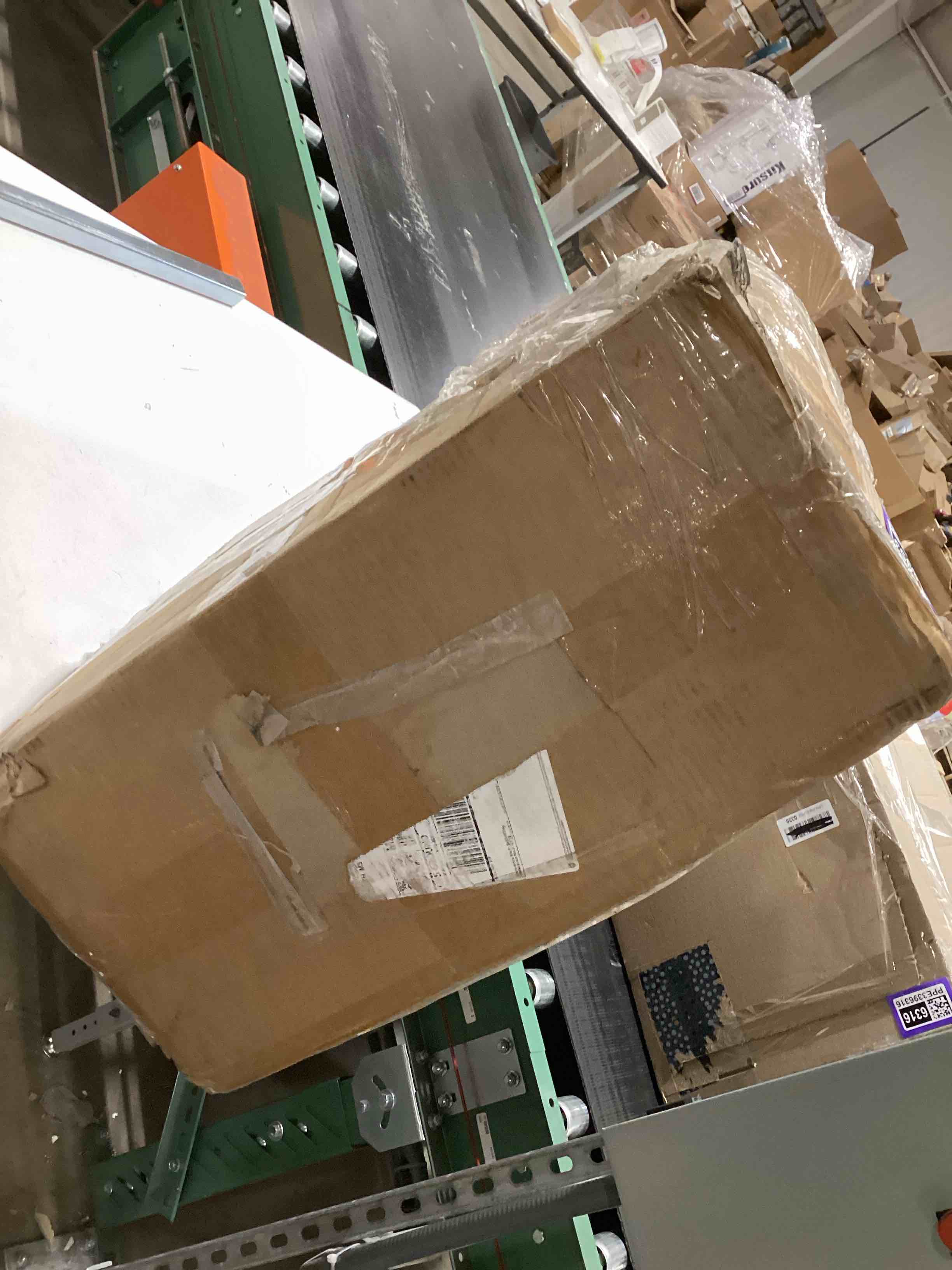 Condition photo showing As Is for VEVOR 6.3 Gallon Air Compressor, 2 HP 3.35 CFM@90PSI Air Compressors with Max. 116PSI Pressure, Oil Free Compressor Tank for Auto Repair, Tire Inflation, Spray Painting, Woodwork Nailing