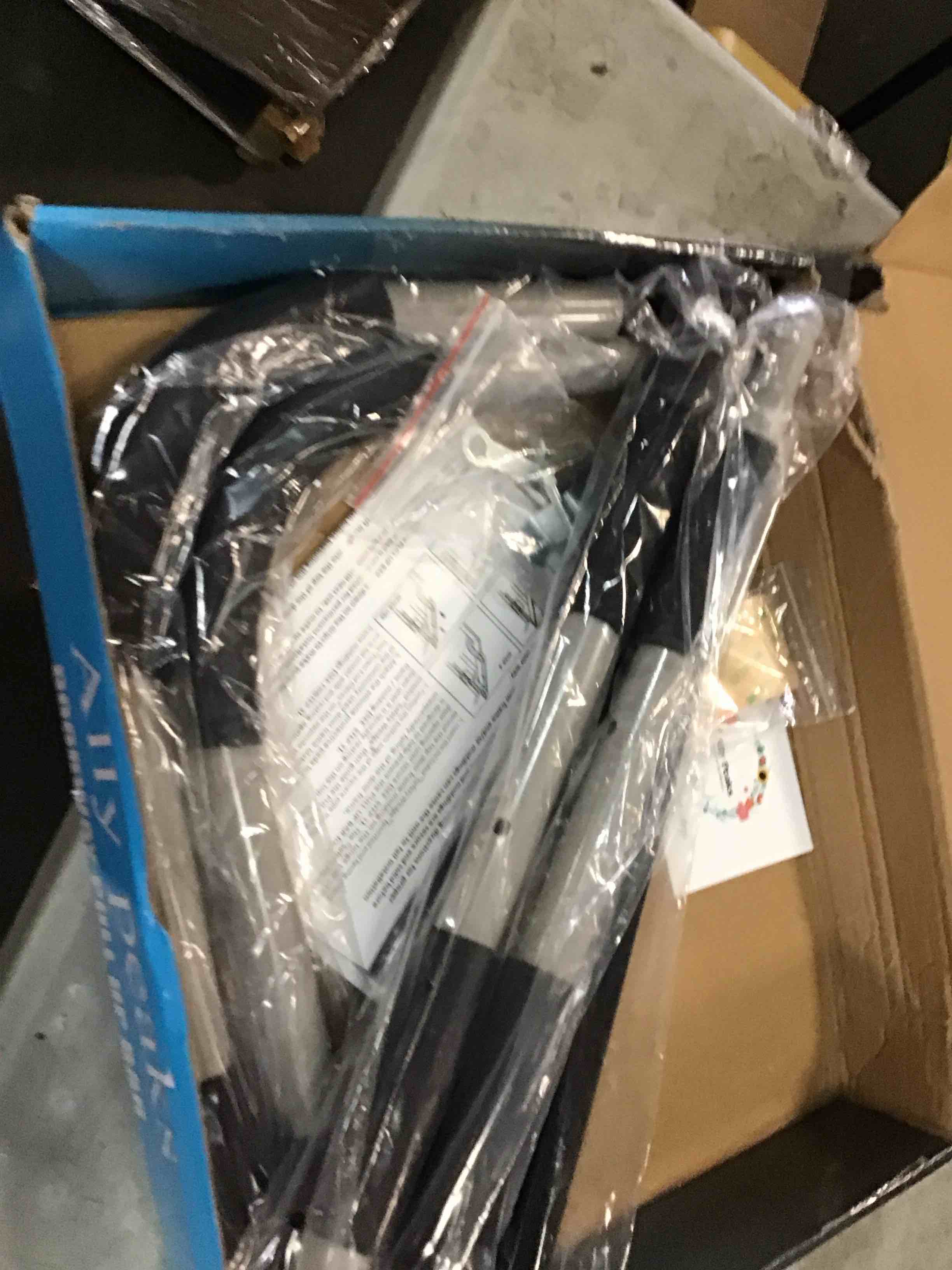 https://s3.amazonaws.com/lotting-images-prod/bidfta/PPE3426573_1749573616752.jpeg