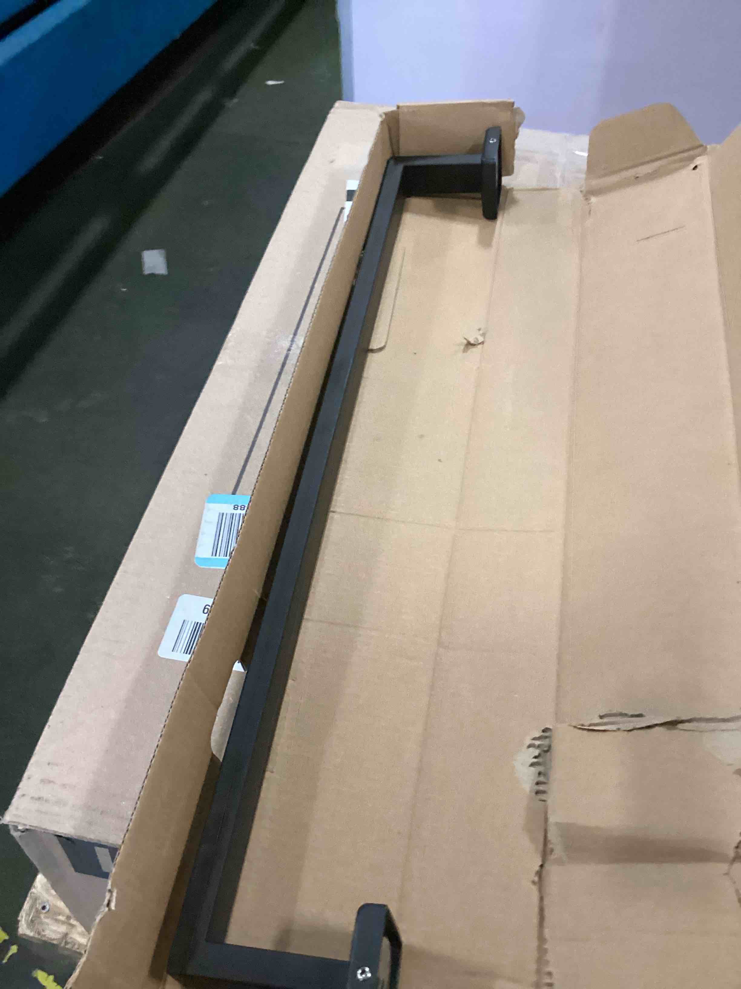 https://s3.amazonaws.com/lotting-images-prod/bidfta/PPE3429681_1750336157092.jpeg