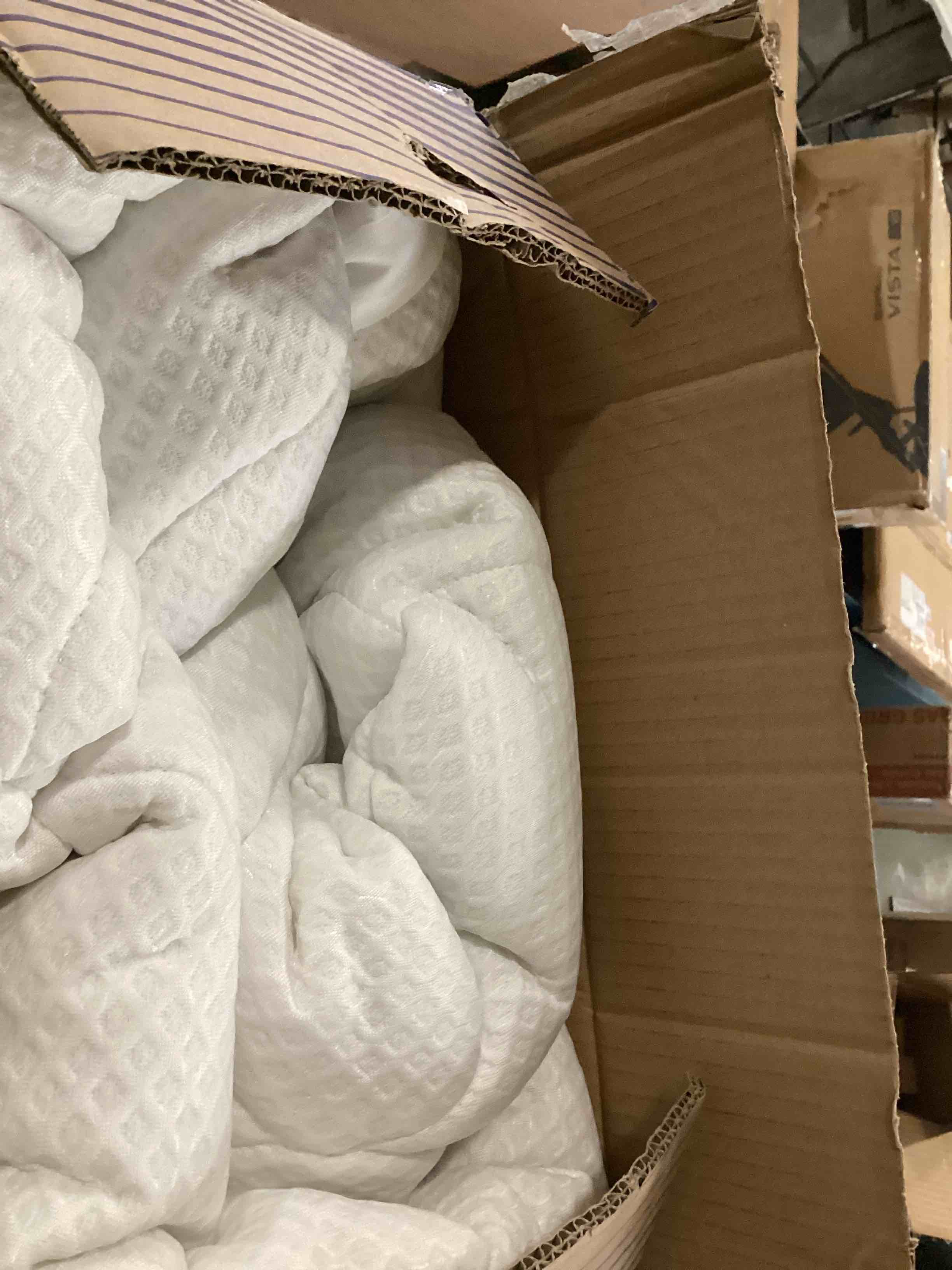 https://s3.amazonaws.com/lotting-images-prod/bidfta/PPE3432839_1749822050767.jpeg