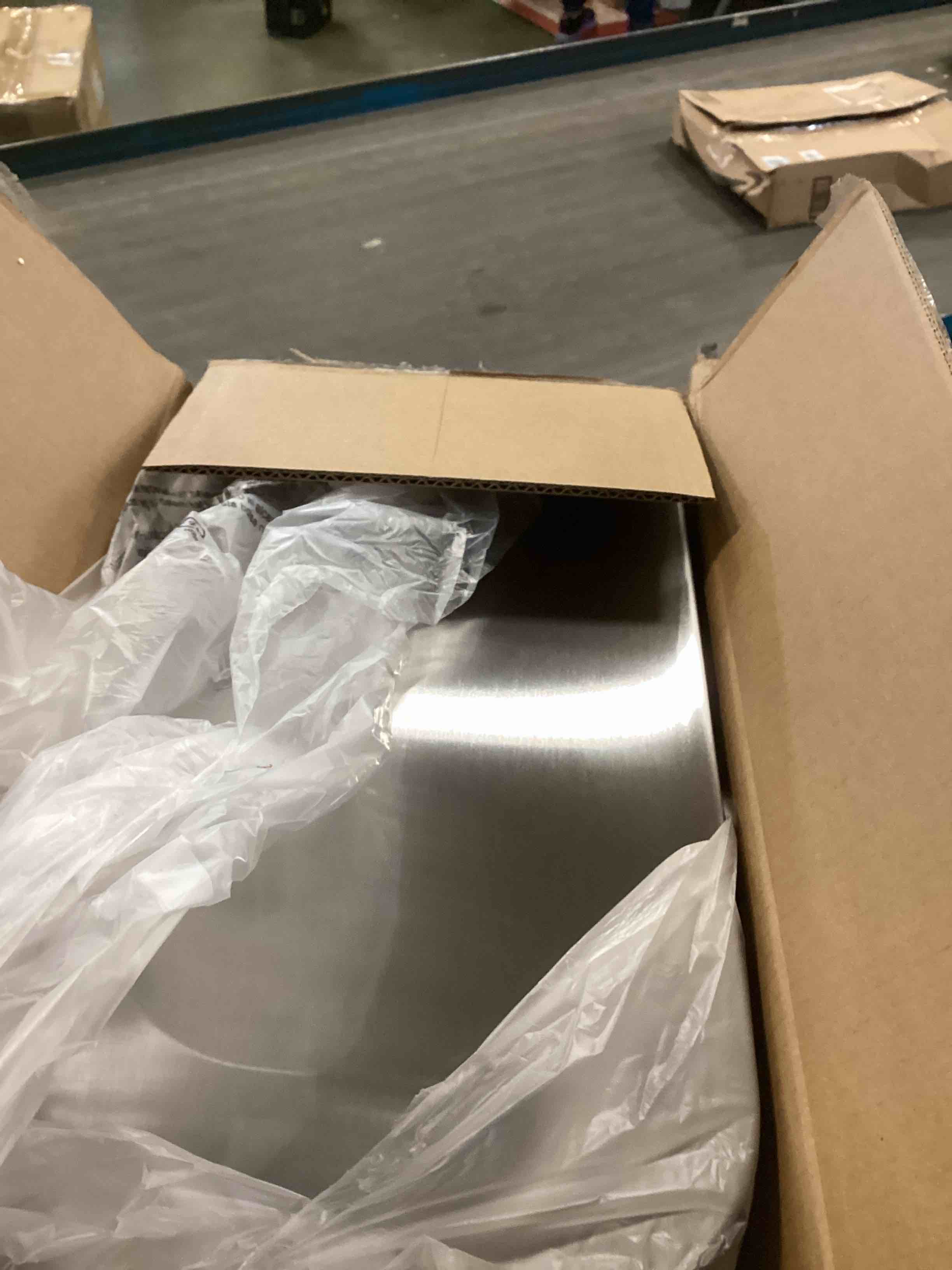 https://s3.amazonaws.com/lotting-images-prod/bidfta/PPE3432990_1749840202316.jpeg