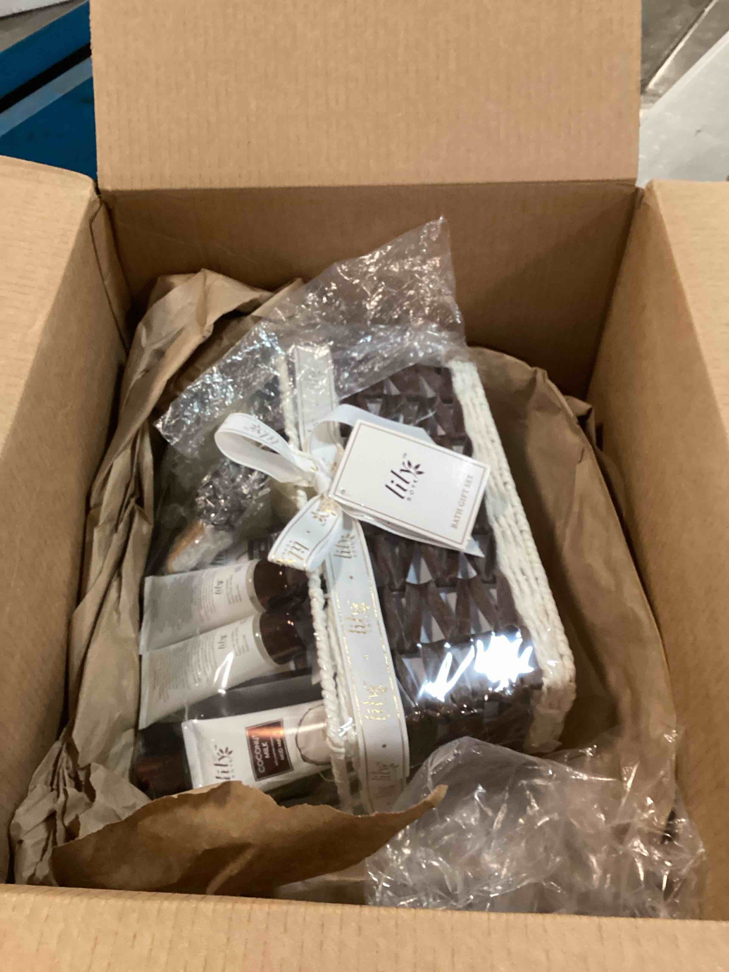 https://s3.amazonaws.com/lotting-images-prod/bidfta/PPE3433410_1749045205451.jpeg