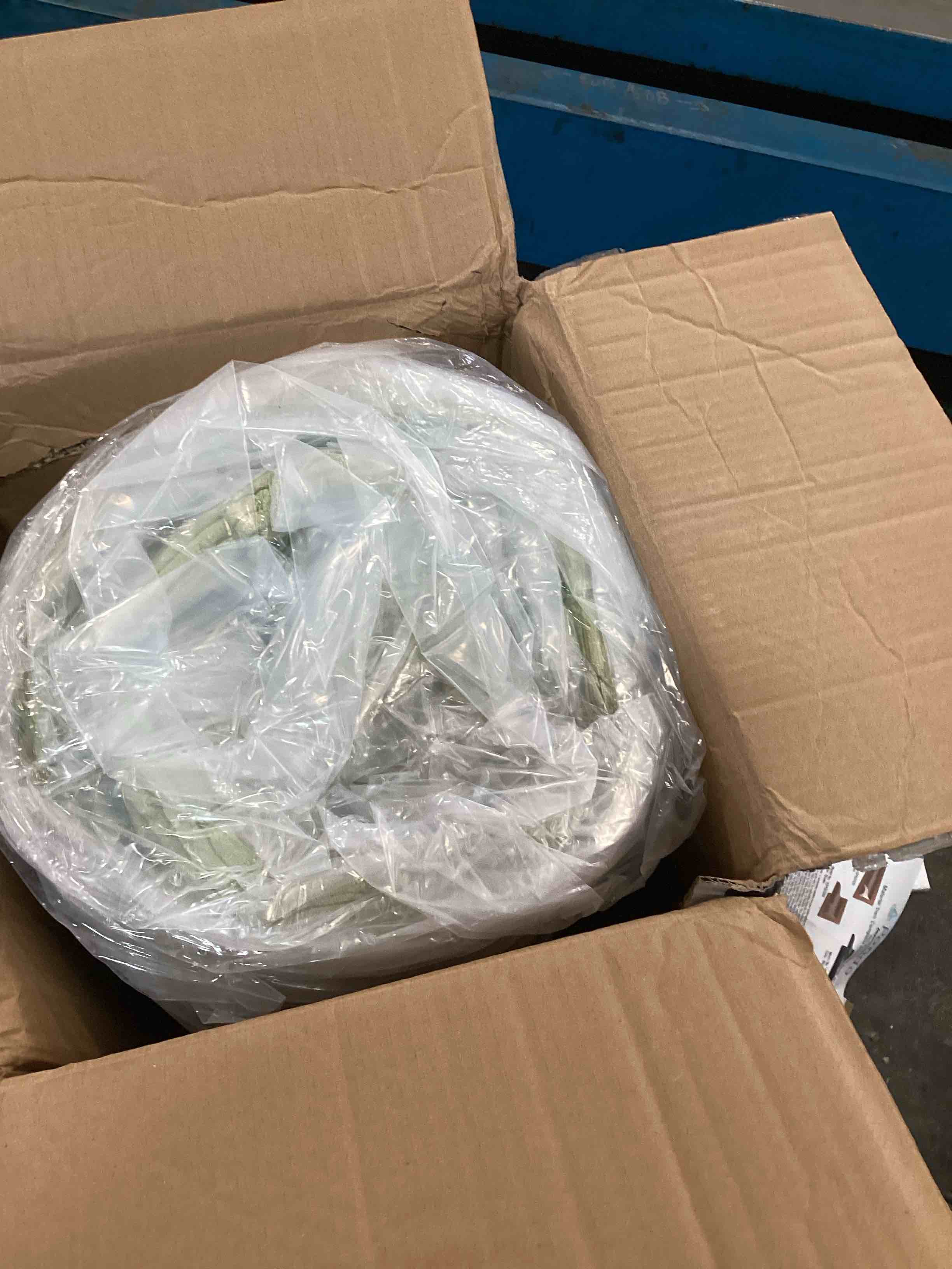 https://s3.amazonaws.com/lotting-images-prod/bidfta/PPE3434018_1749235563298.jpeg