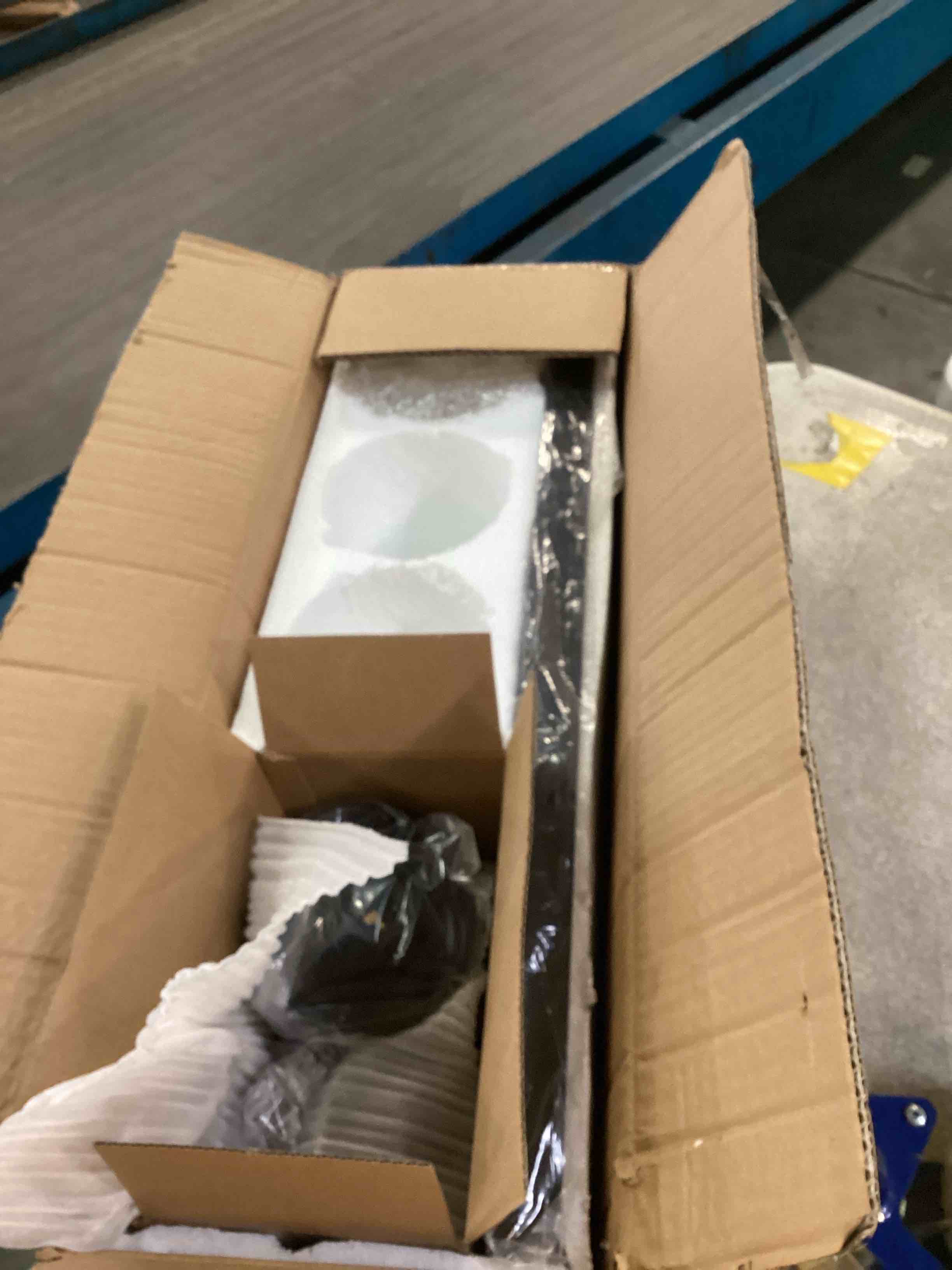 https://s3.amazonaws.com/lotting-images-prod/bidfta/PPE3434116_1749299220080.jpeg