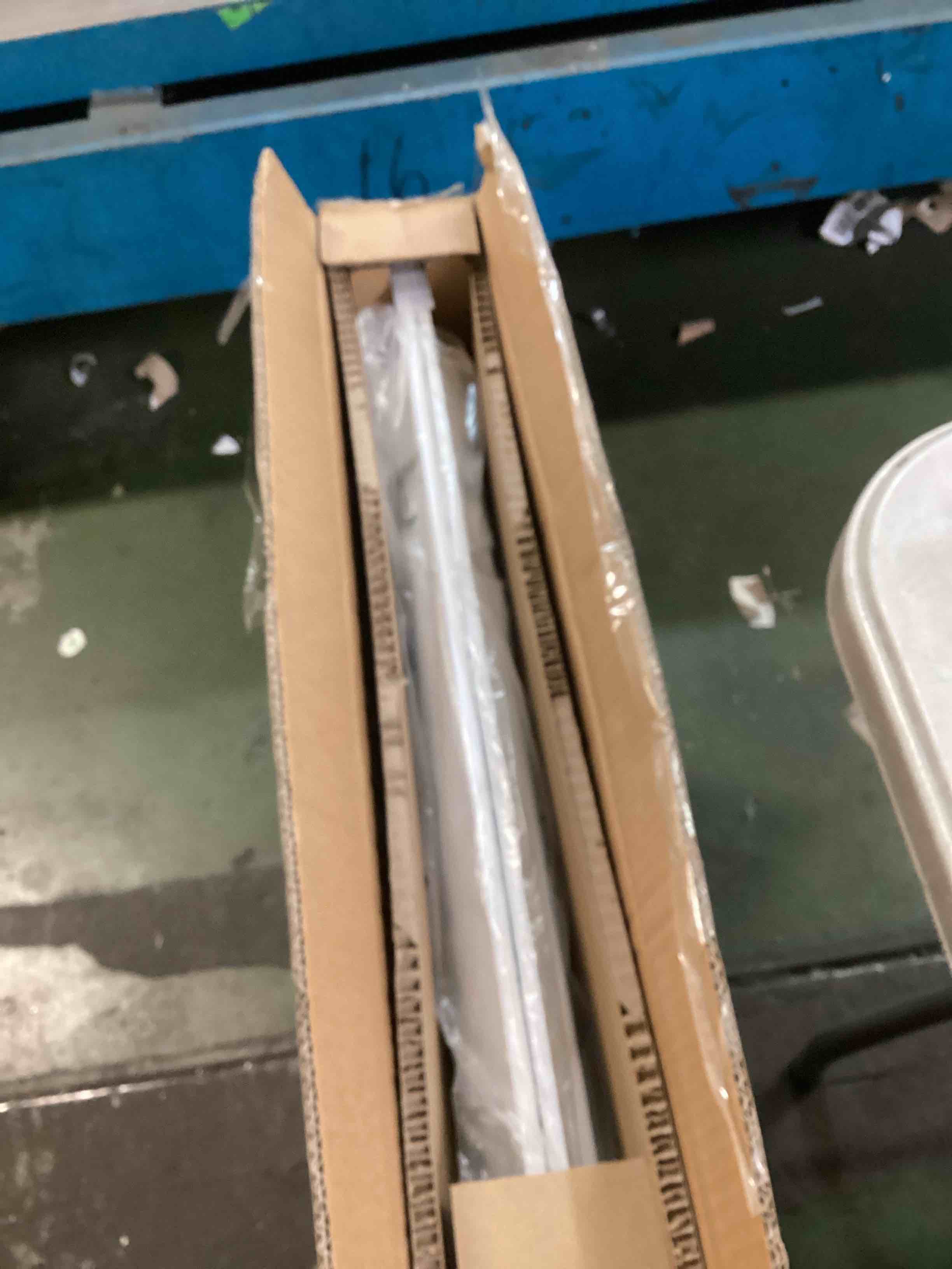 https://s3.amazonaws.com/lotting-images-prod/bidfta/PPE3435352_1749925953730.jpeg