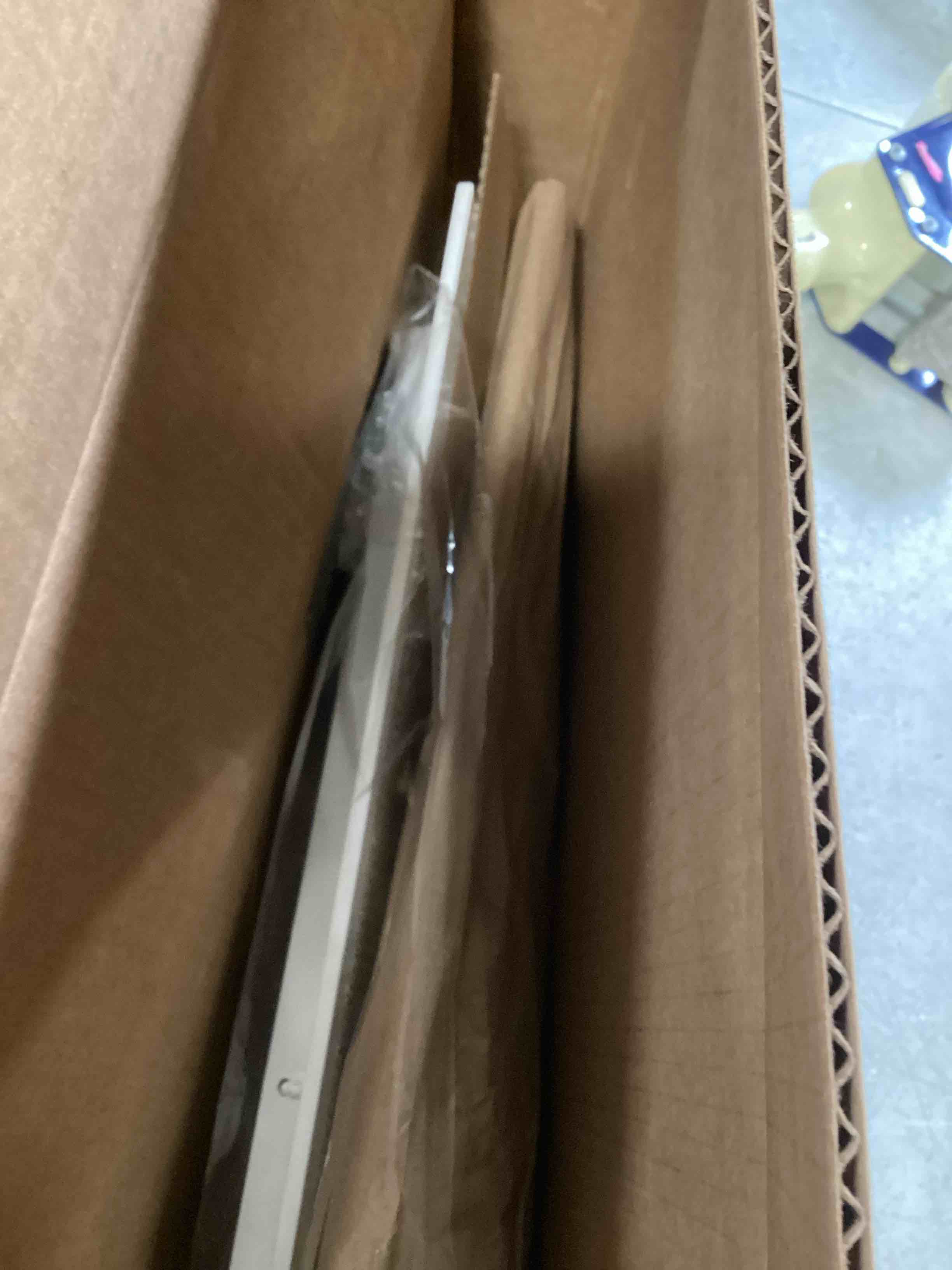 https://s3.amazonaws.com/lotting-images-prod/bidfta/PPE3437981_1749232458481.jpeg