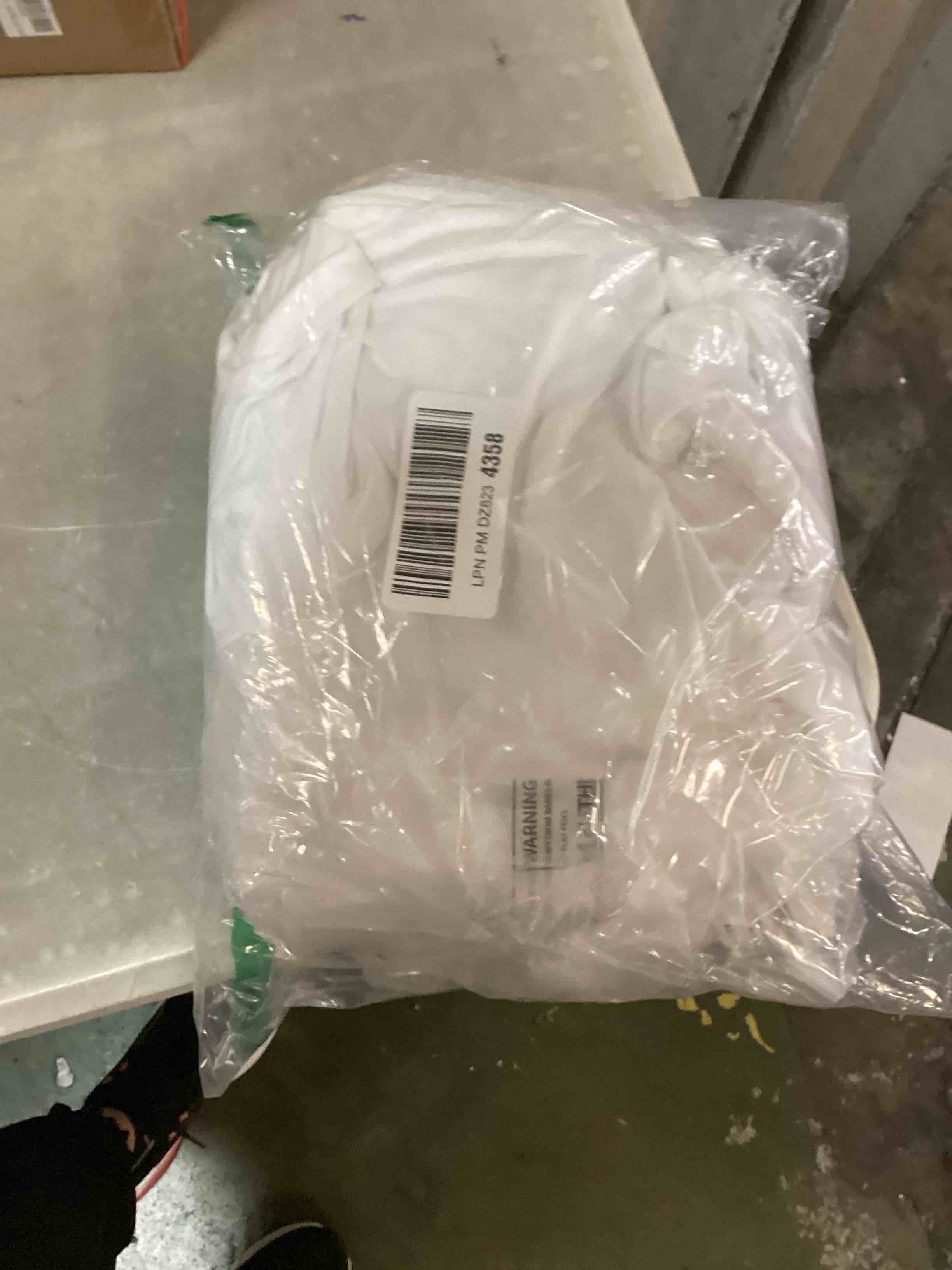 https://s3.amazonaws.com/lotting-images-prod/bidfta/PPE3438203_1749311171521.jpeg