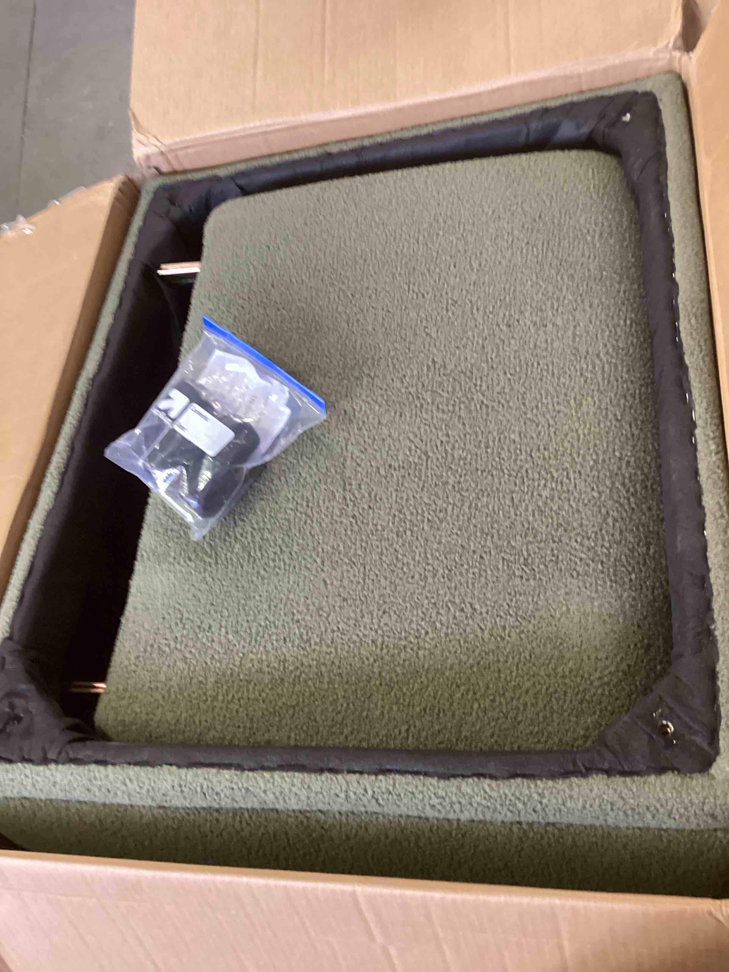 https://s3.amazonaws.com/lotting-images-prod/bidfta/PPE3445943_1750531281686.jpeg