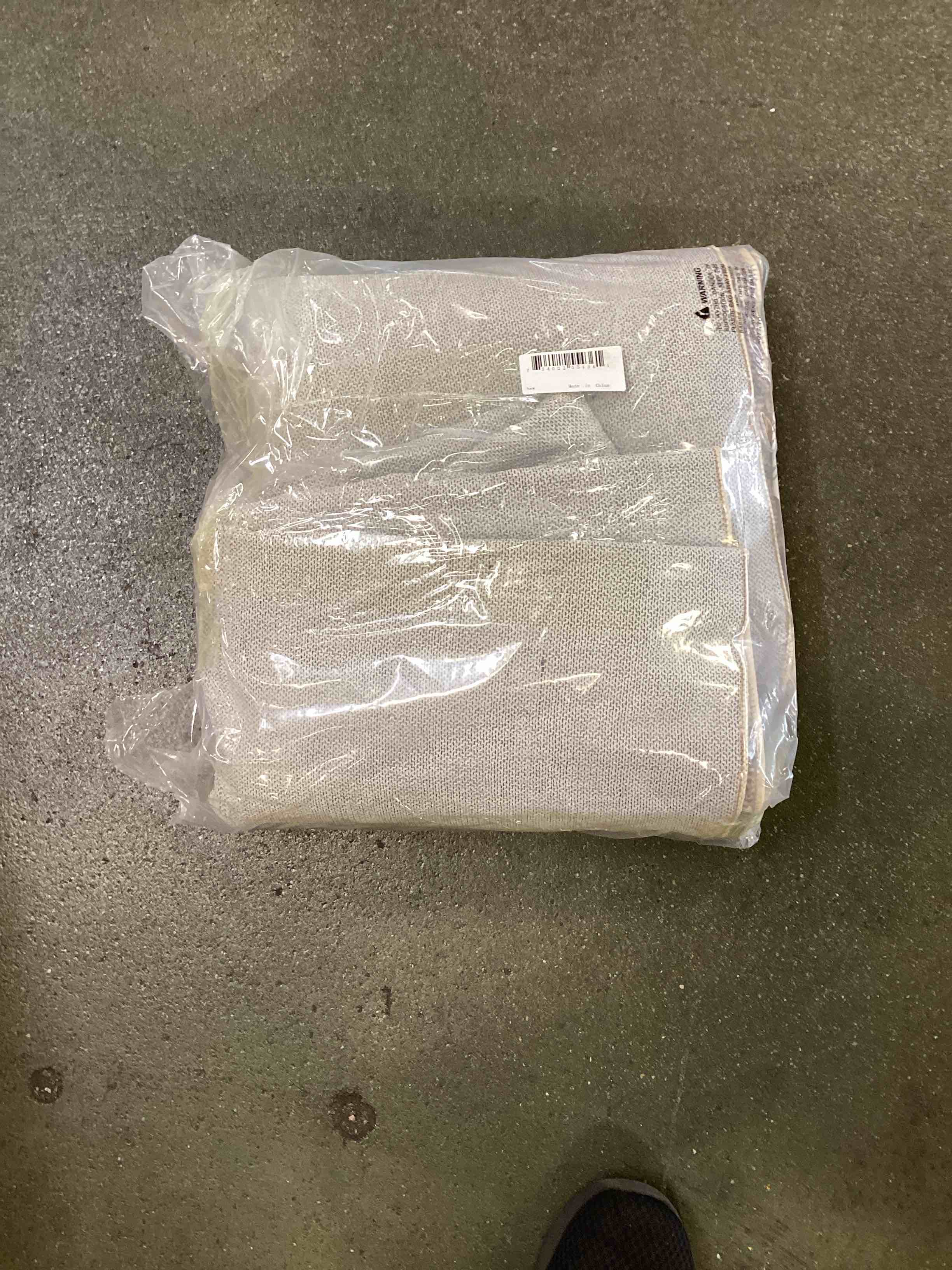 https://s3.amazonaws.com/lotting-images-prod/bidfta/PPE3446039_1750772133708.jpeg