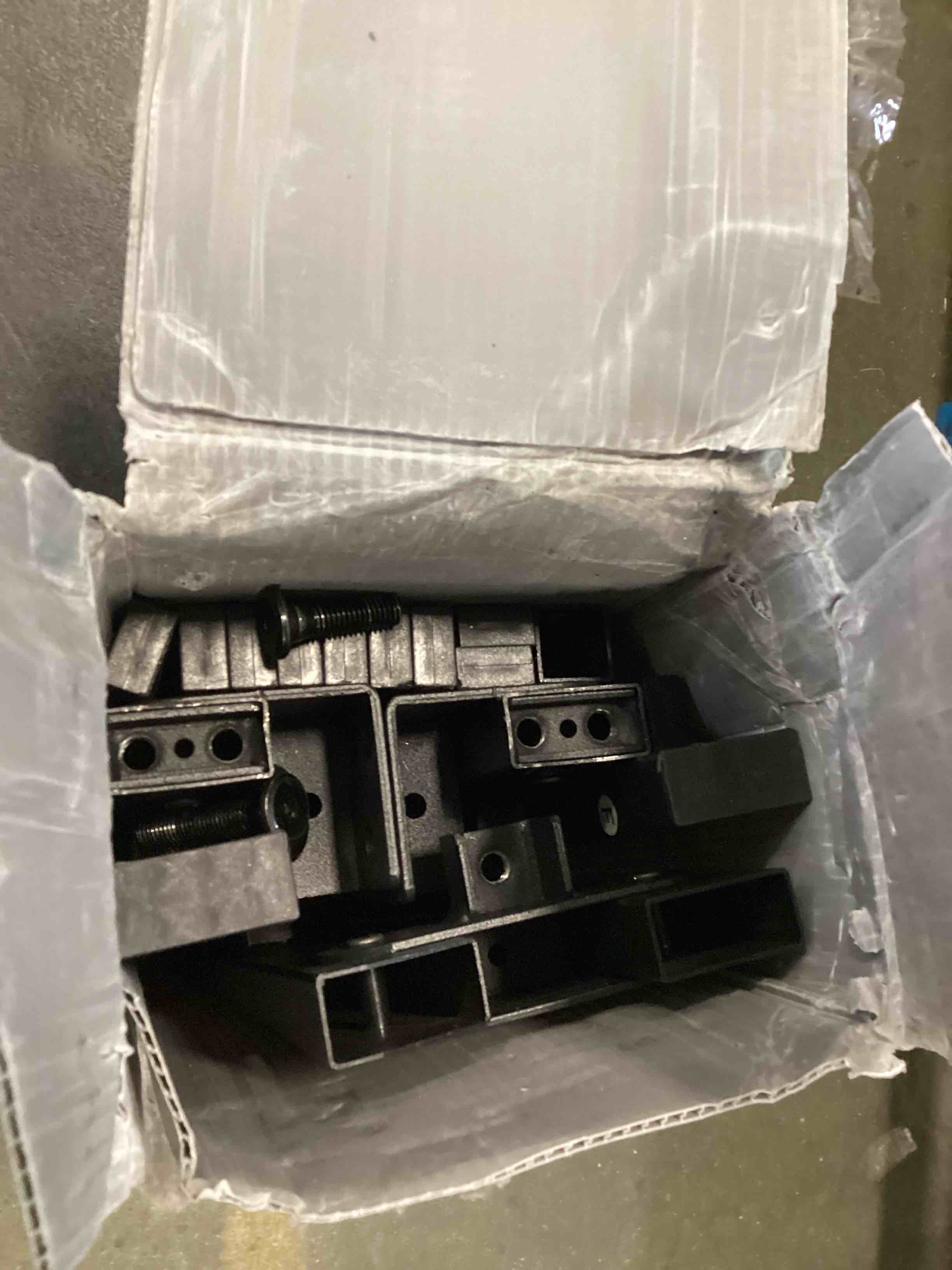 https://s3.amazonaws.com/lotting-images-prod/bidfta/PPE3455768_1750190631624.jpeg