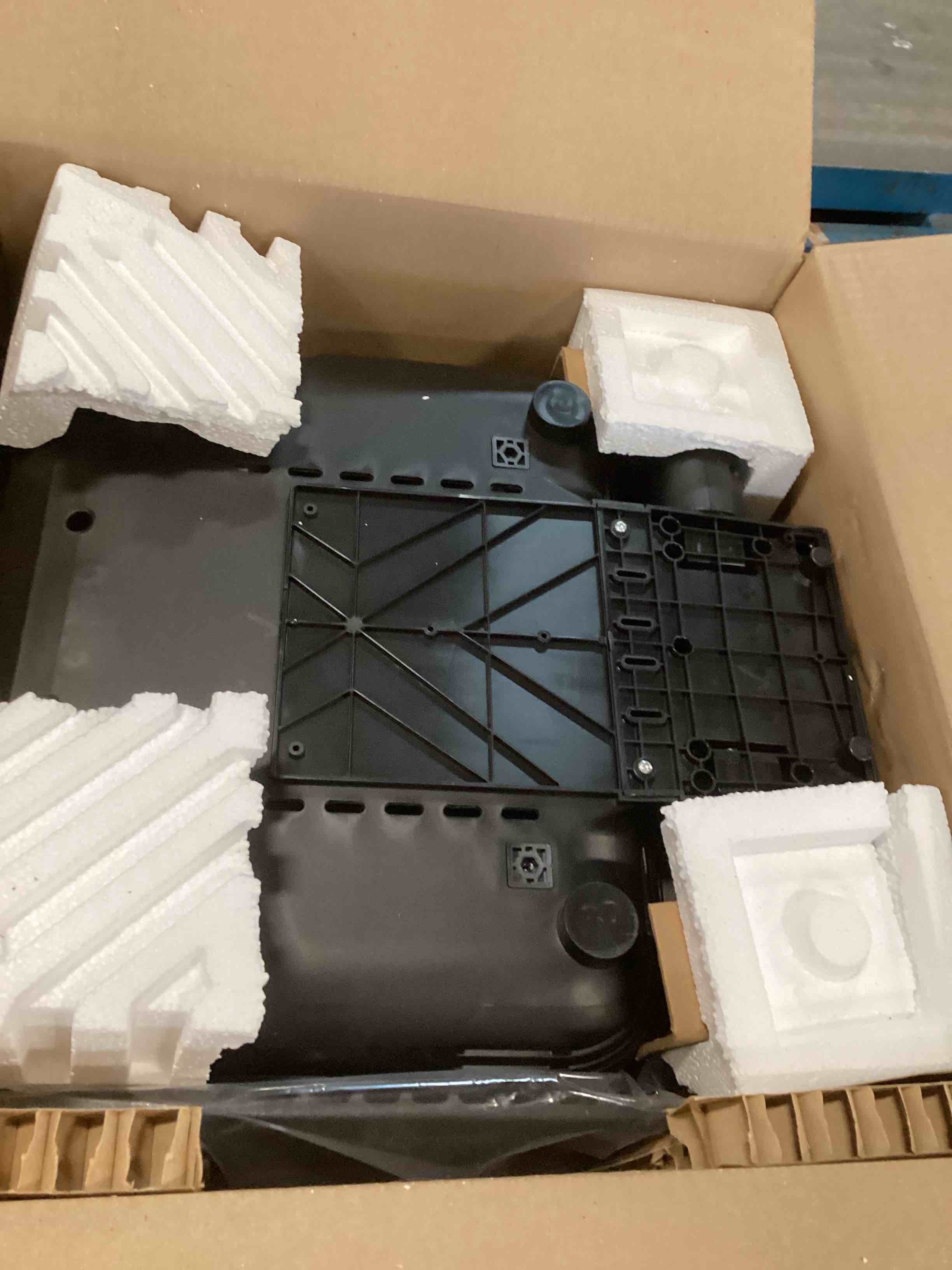 https://s3.amazonaws.com/lotting-images-prod/bidfta/PPE3455983_1750346611729.jpeg