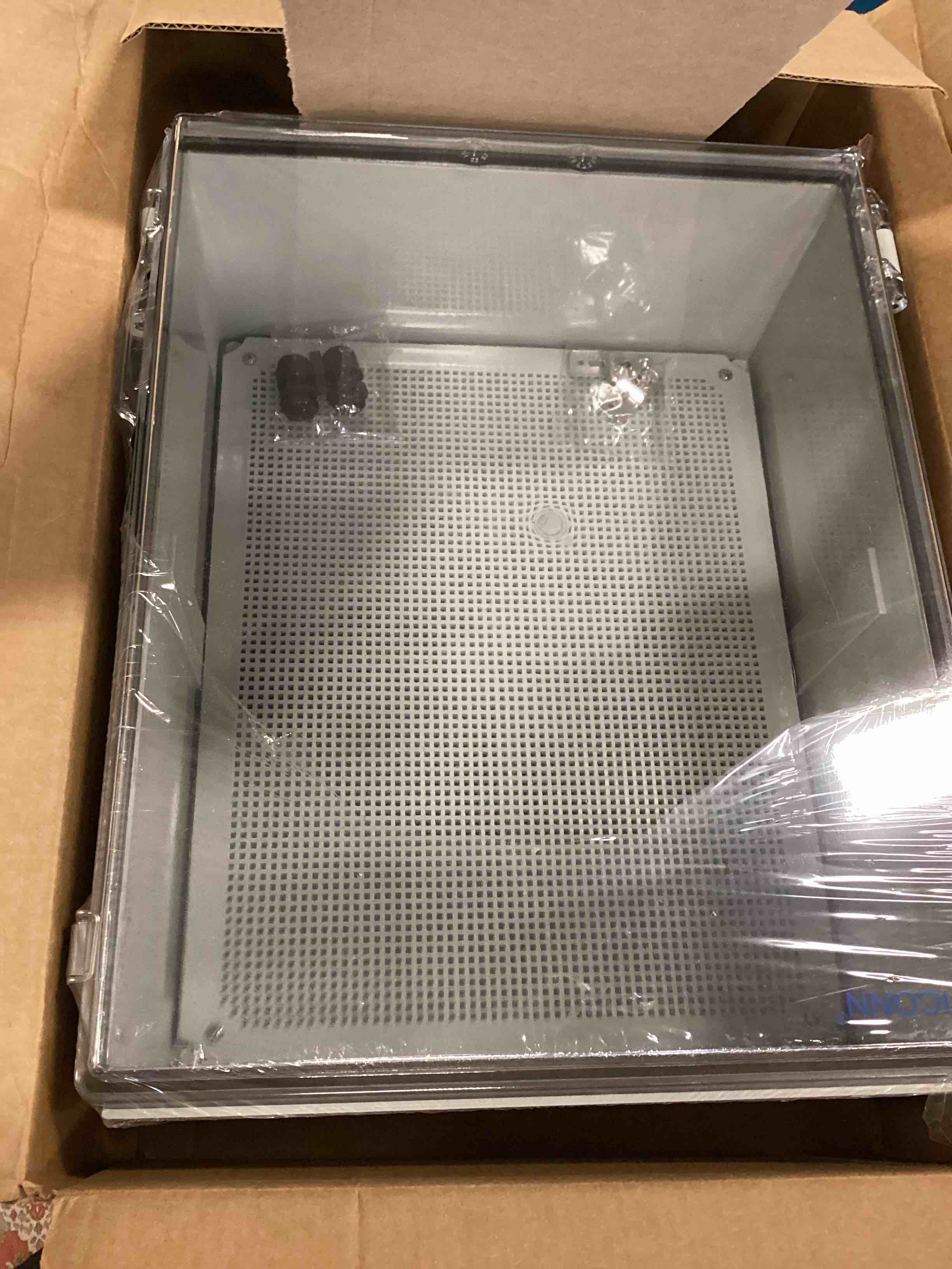 https://s3.amazonaws.com/lotting-images-prod/bidfta/PPE3457079_1749825571805.jpeg